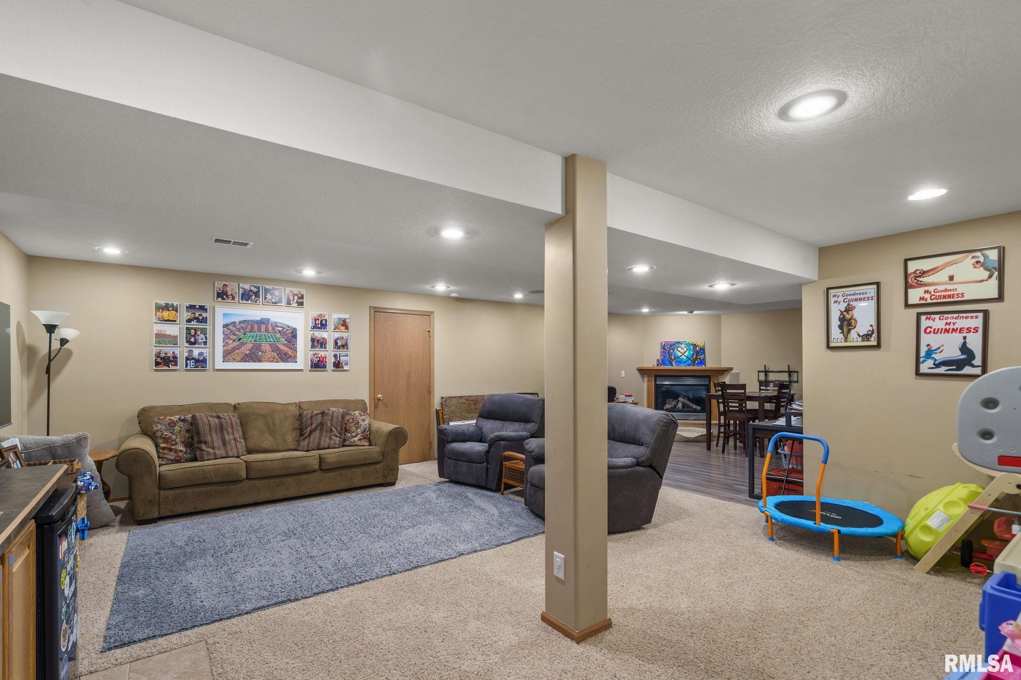 2025 Ashford Road, Bettendorf, Iowa image 25