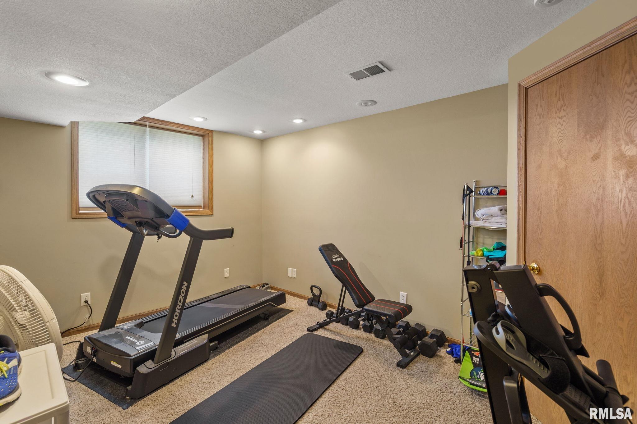 2025 Ashford Road, Bettendorf, Iowa image 31