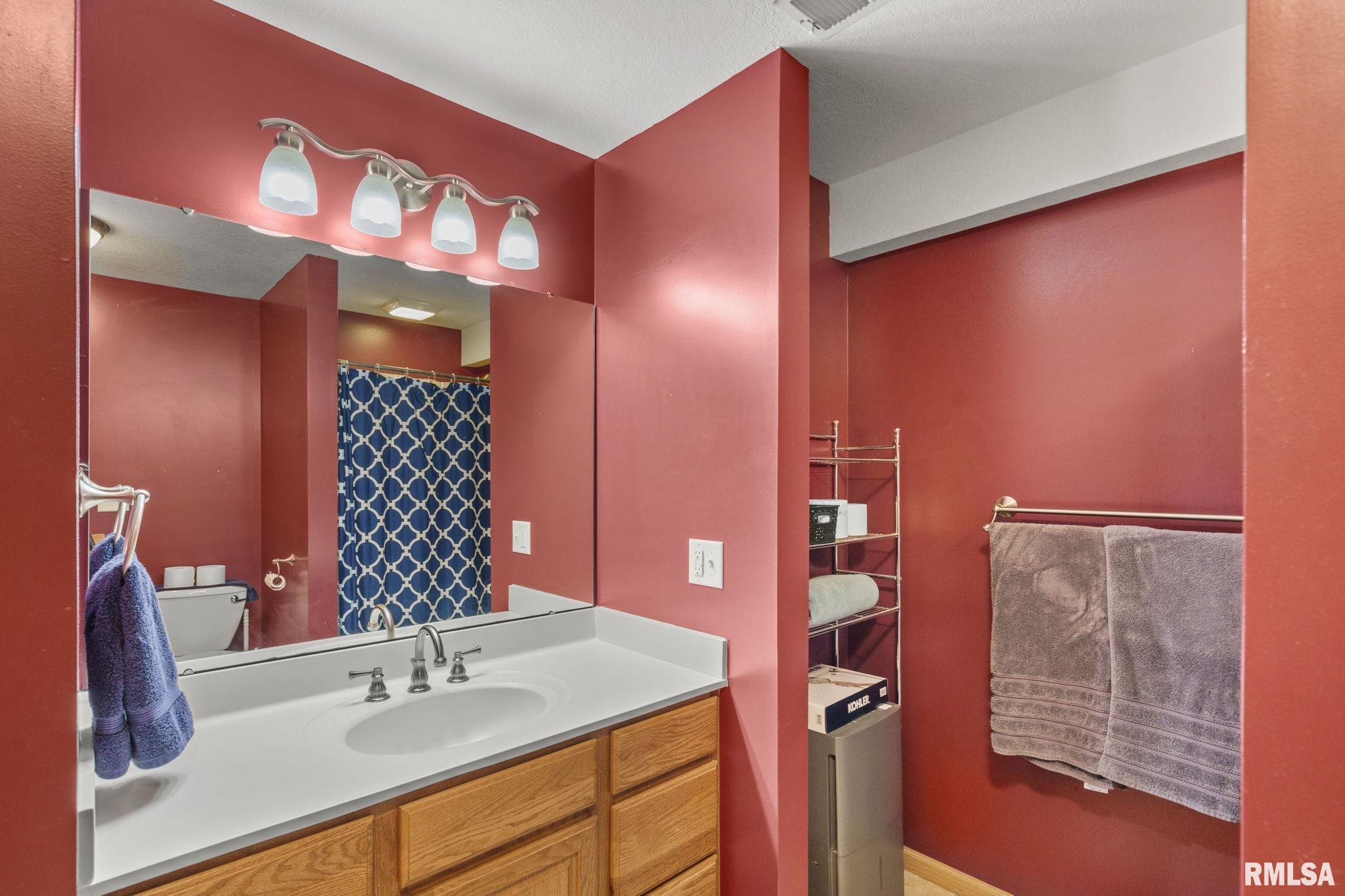 2025 Ashford Road, Bettendorf, Iowa image 30