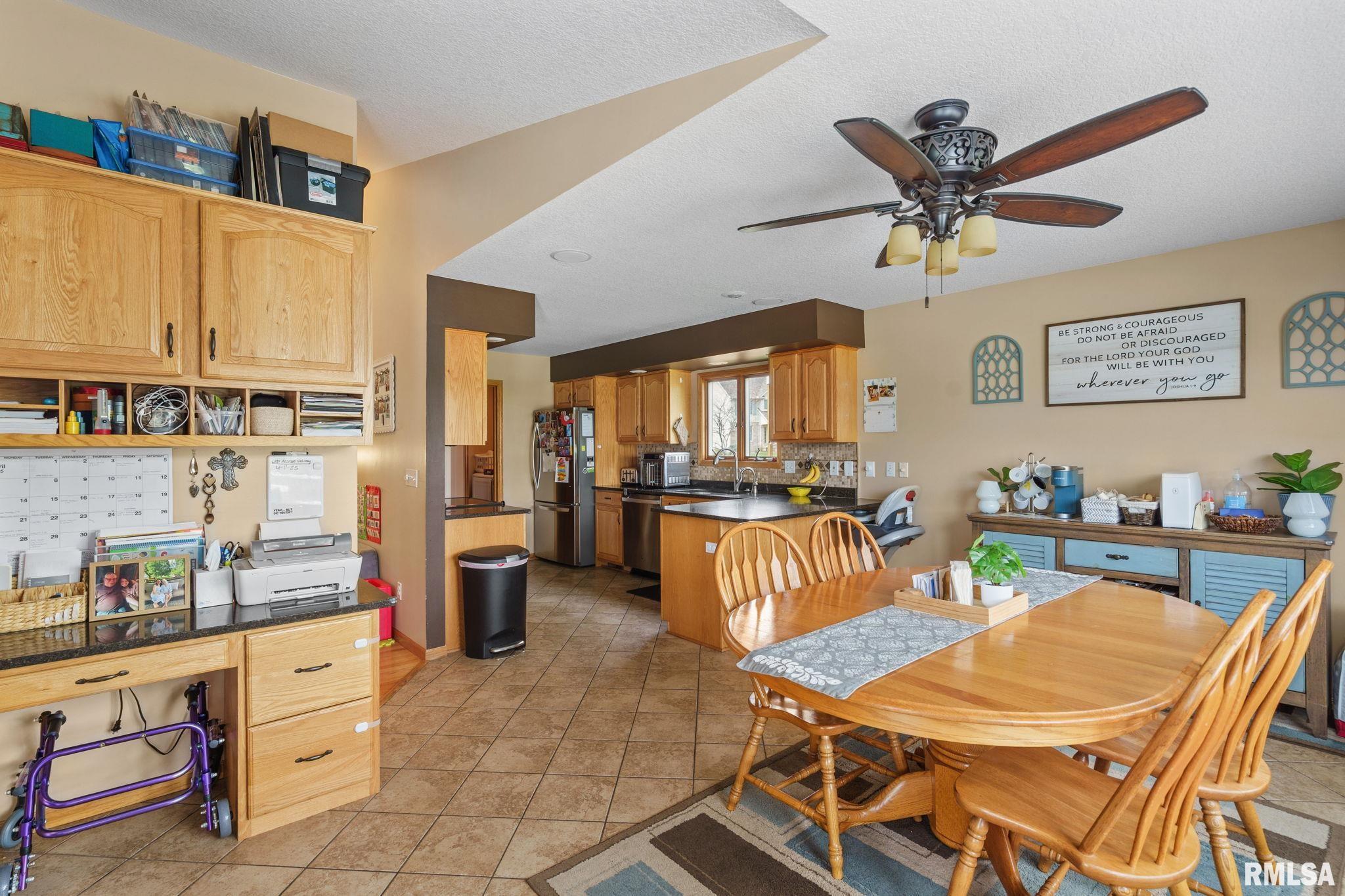 2025 Ashford Road, Bettendorf, Iowa image 8