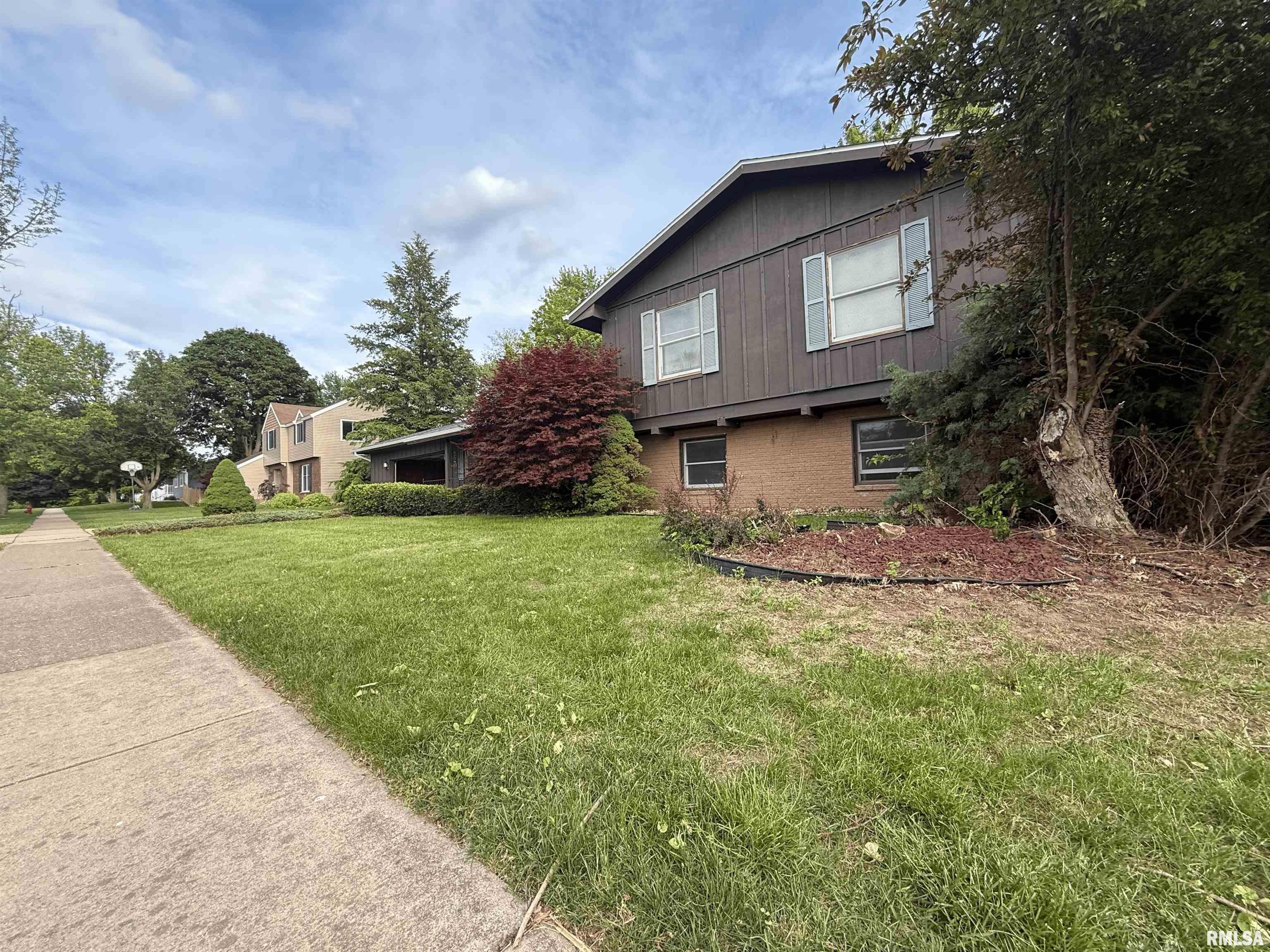 720 Mulberry Drive, Geneseo, Illinois image 2