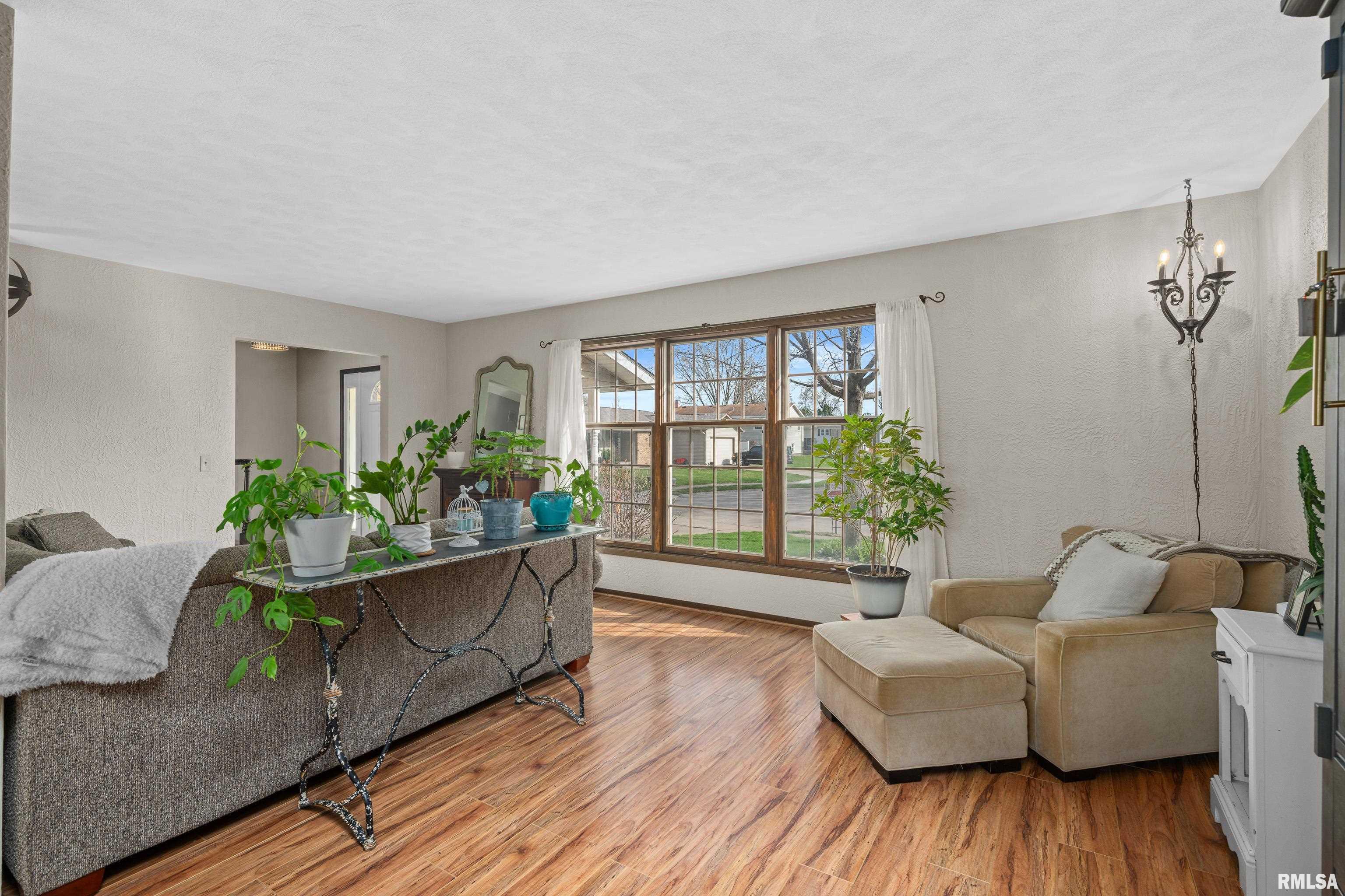 1702 54th Street Court, Moline, Illinois image 4