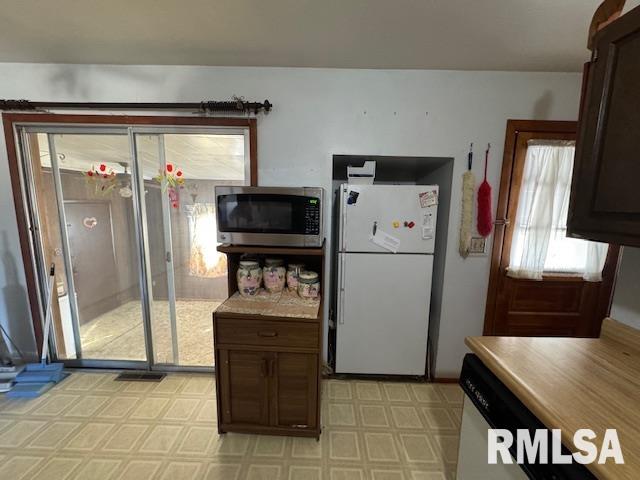 1433 Brion Place, Camanche, Iowa image 4