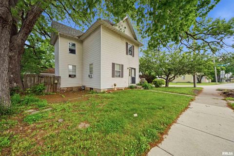 Homes For Sale - 1501 W Locust Street<br/> Mclean County, Bloomington, IL 61701