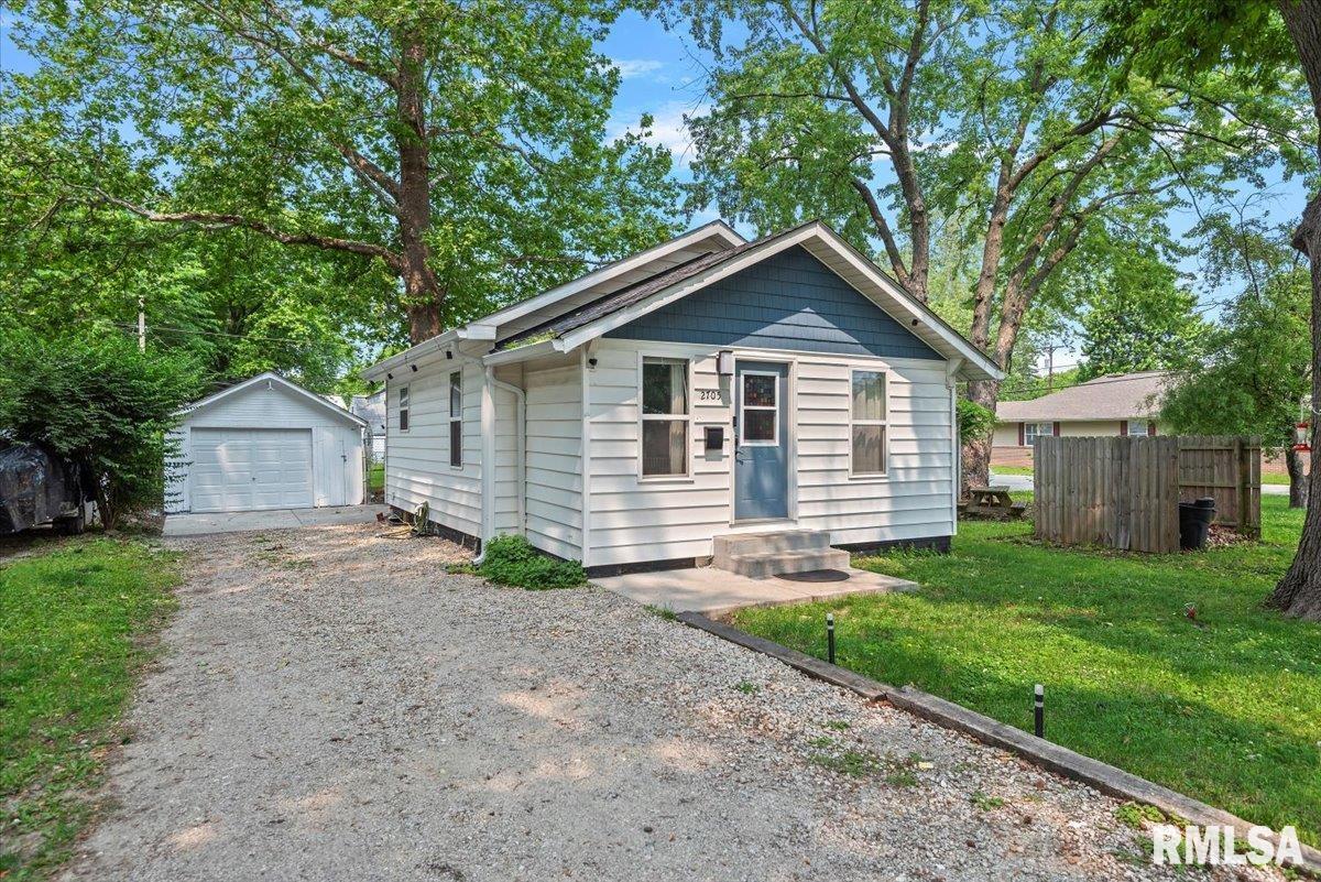 2705 S Walnut Street, Springfield, Illinois image 1
