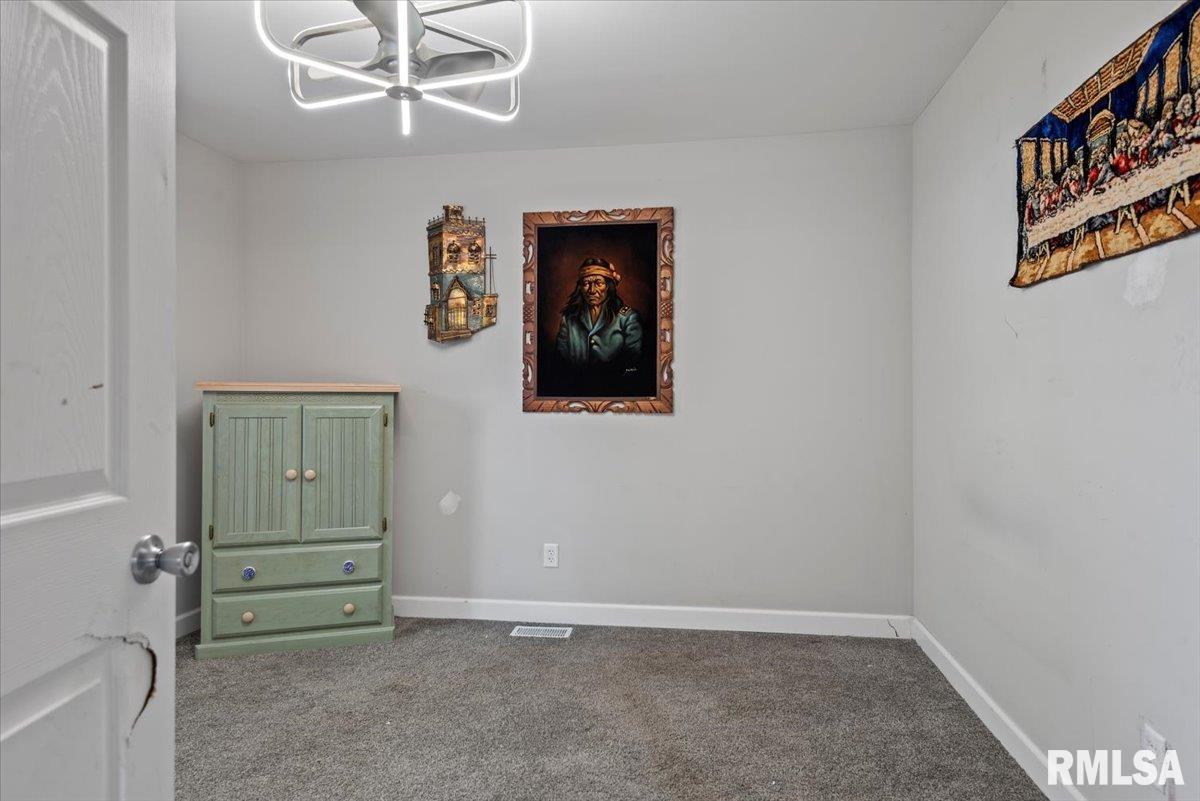 2705 S Walnut Street, Springfield, Illinois image 18