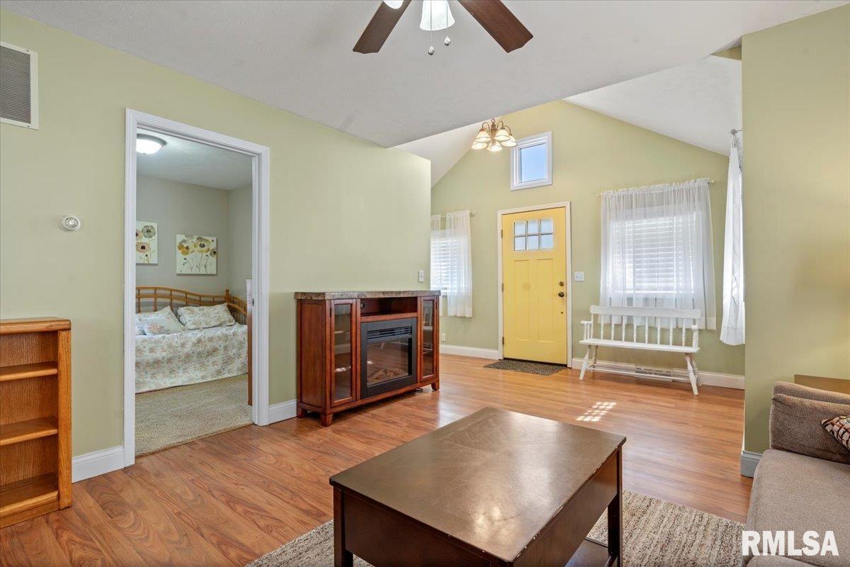 406 E Washington Street, Auburn, Illinois image 8