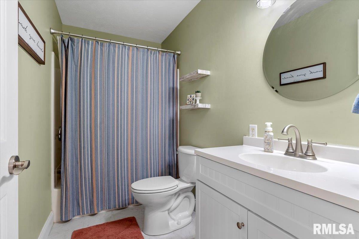 406 E Washington Street, Auburn, Illinois image 16