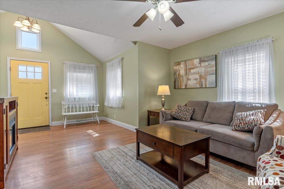 406 E Washington Street, Auburn, Illinois image 9