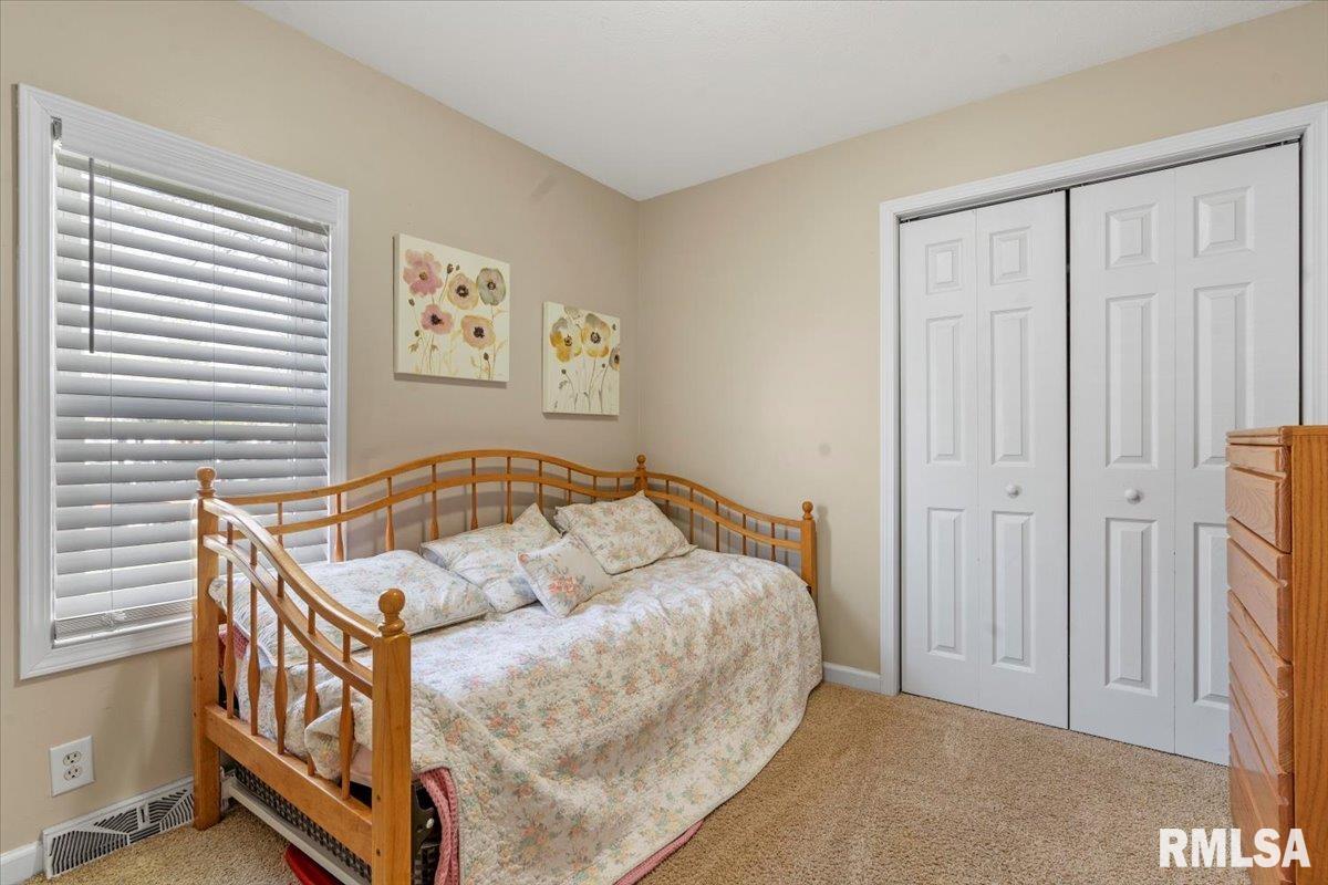 406 E Washington Street, Auburn, Illinois image 17
