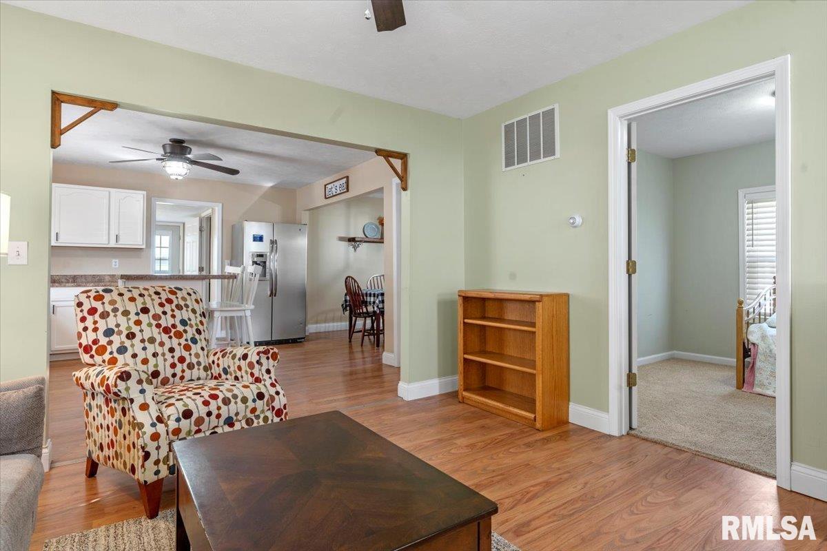 406 E Washington Street, Auburn, Illinois image 7