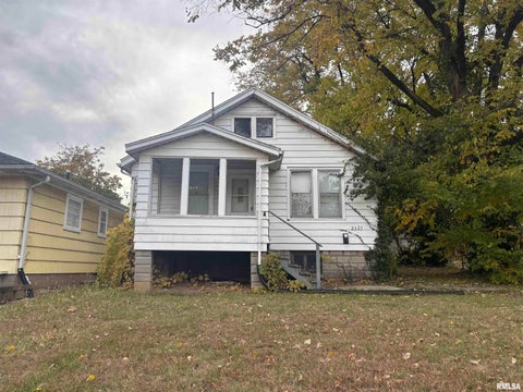 Homes For Sale - 2327 N Flora Avenue<br/> Peoria, IL 61604