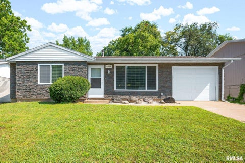 Homes For Sale - 4049 W Hillmont Road<br/> Peoria, IL 61615