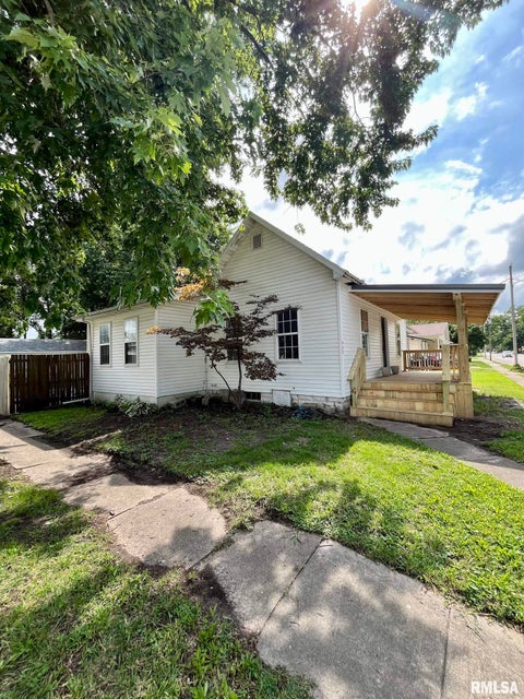 Homes For Sale - 902 W Franklin Street<br/> Taylorville, IL 62568