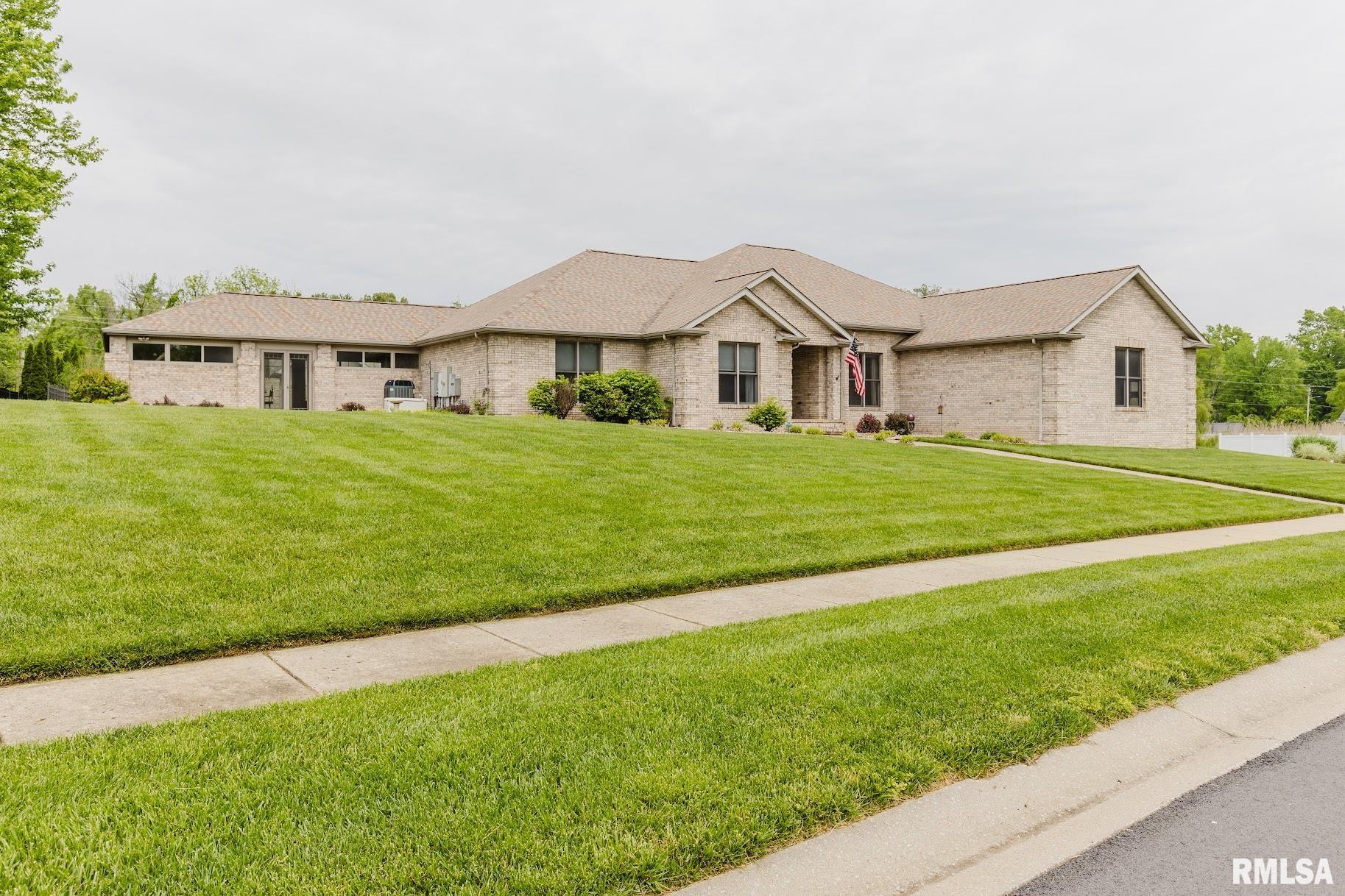 2200 Brentwood Drive, Marion, Illinois image 1