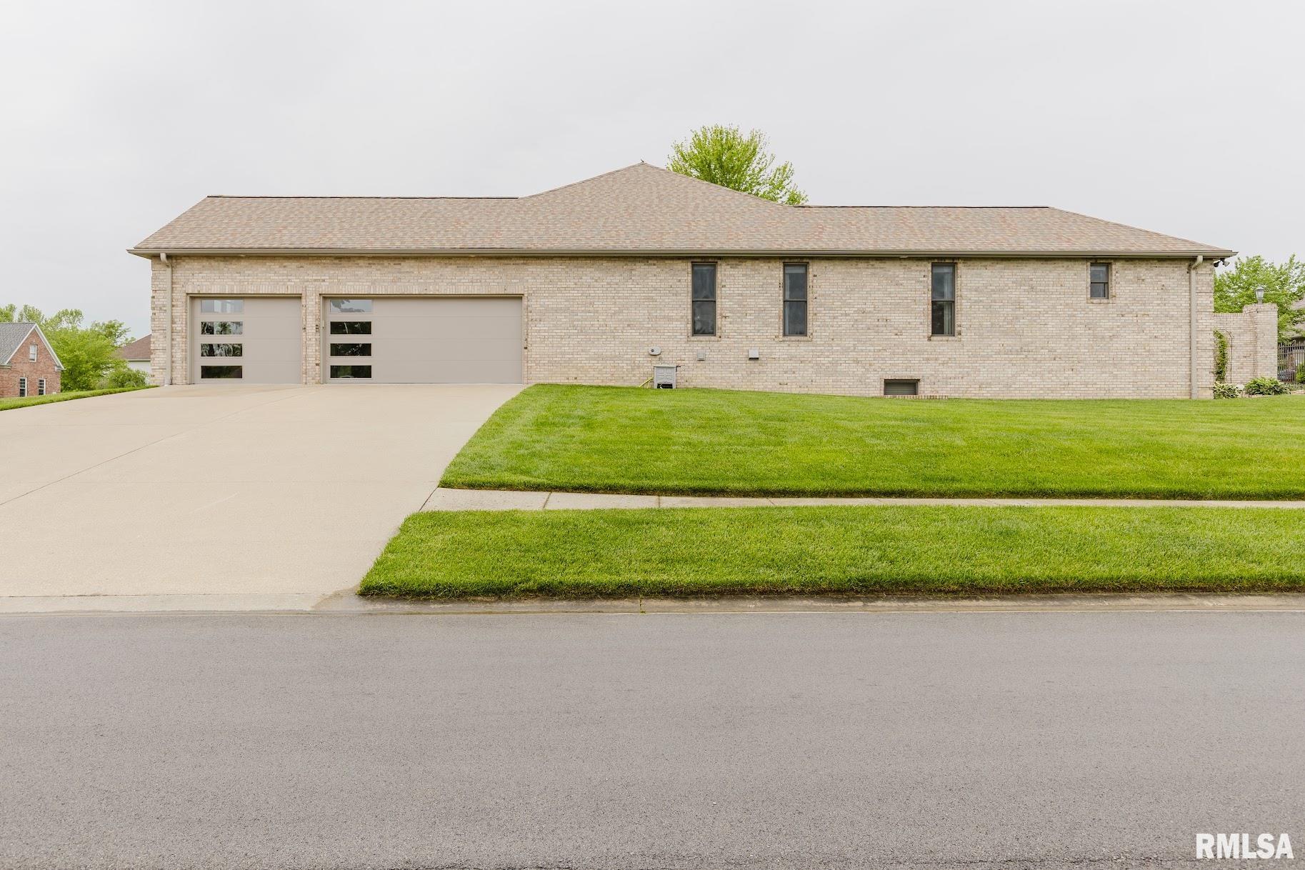 2200 Brentwood Drive, Marion, Illinois image 4