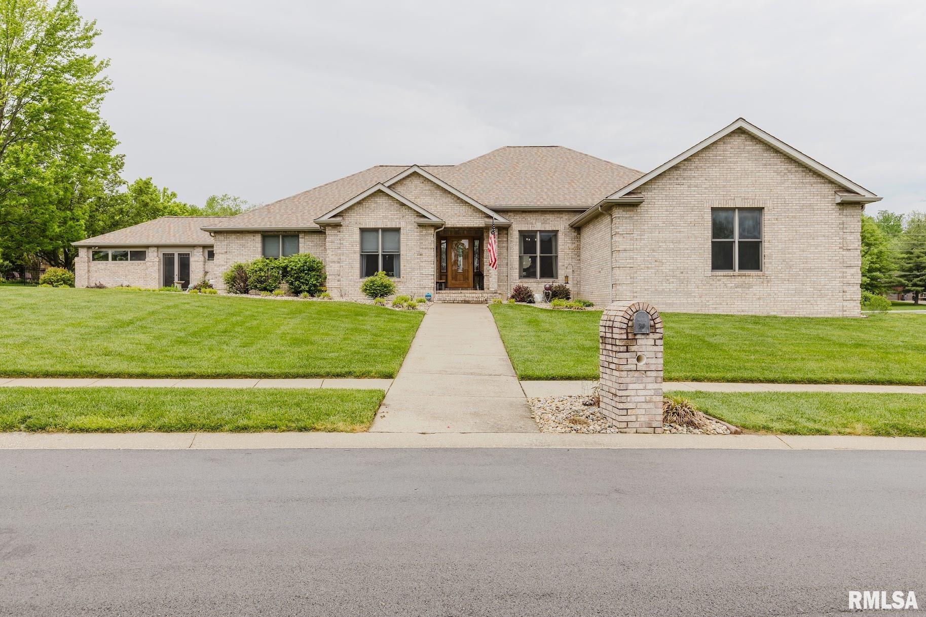 2200 Brentwood Drive, Marion, Illinois image 2
