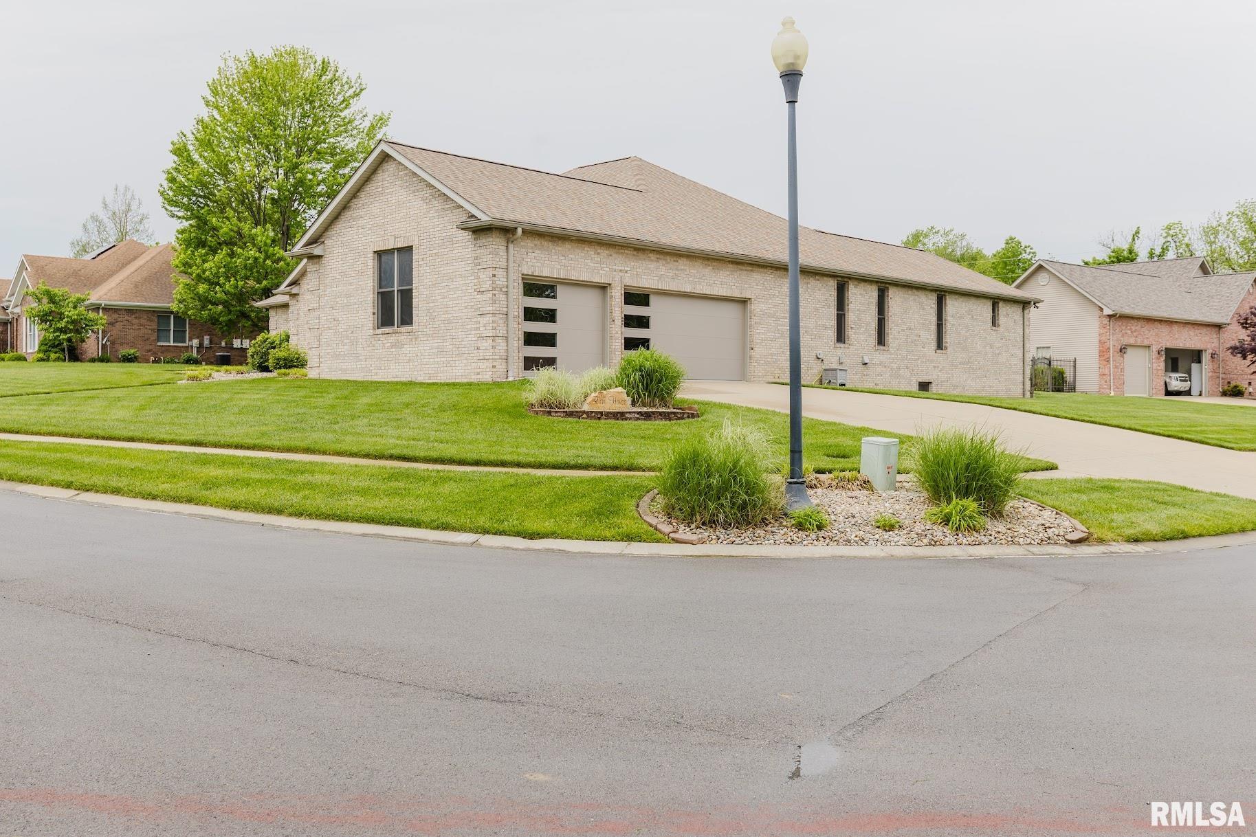 2200 Brentwood Drive, Marion, Illinois image 3