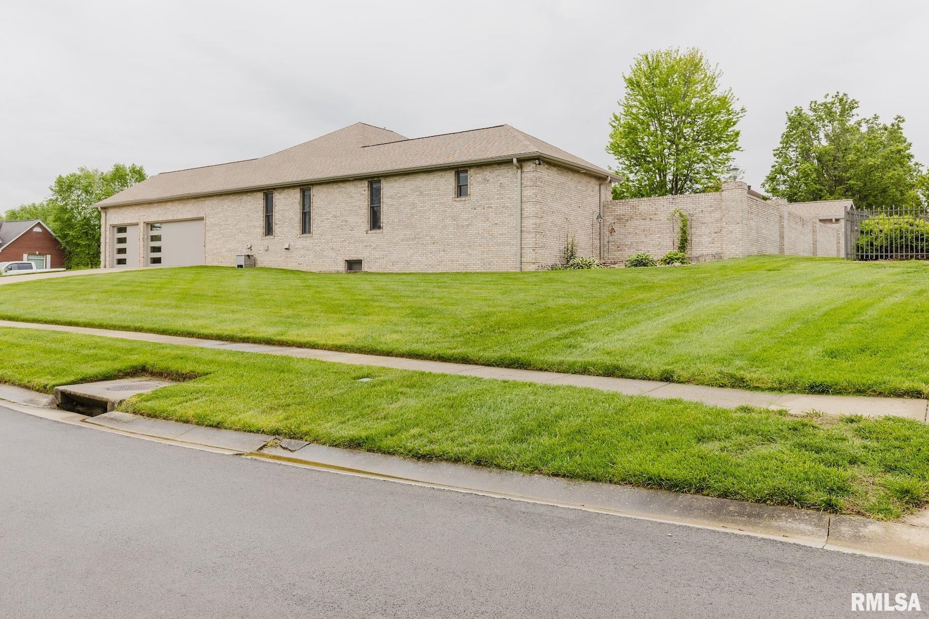 2200 Brentwood Drive, Marion, Illinois image 5