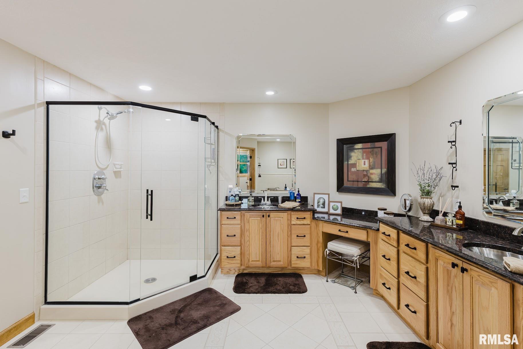 2200 Brentwood Drive, Marion, Illinois image 28