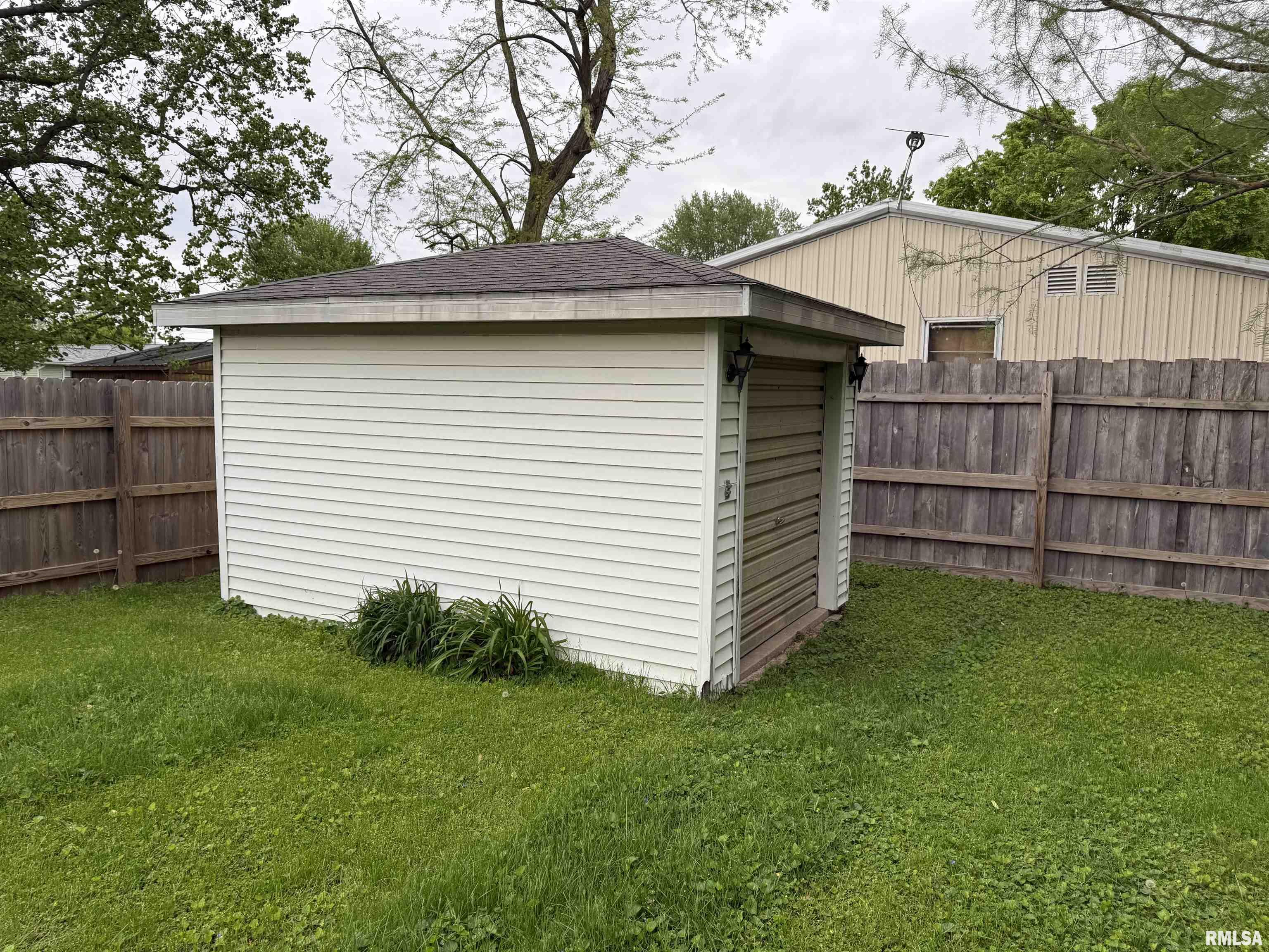 1352 N Lawrence Avenue, Taylorville, Illinois image 43