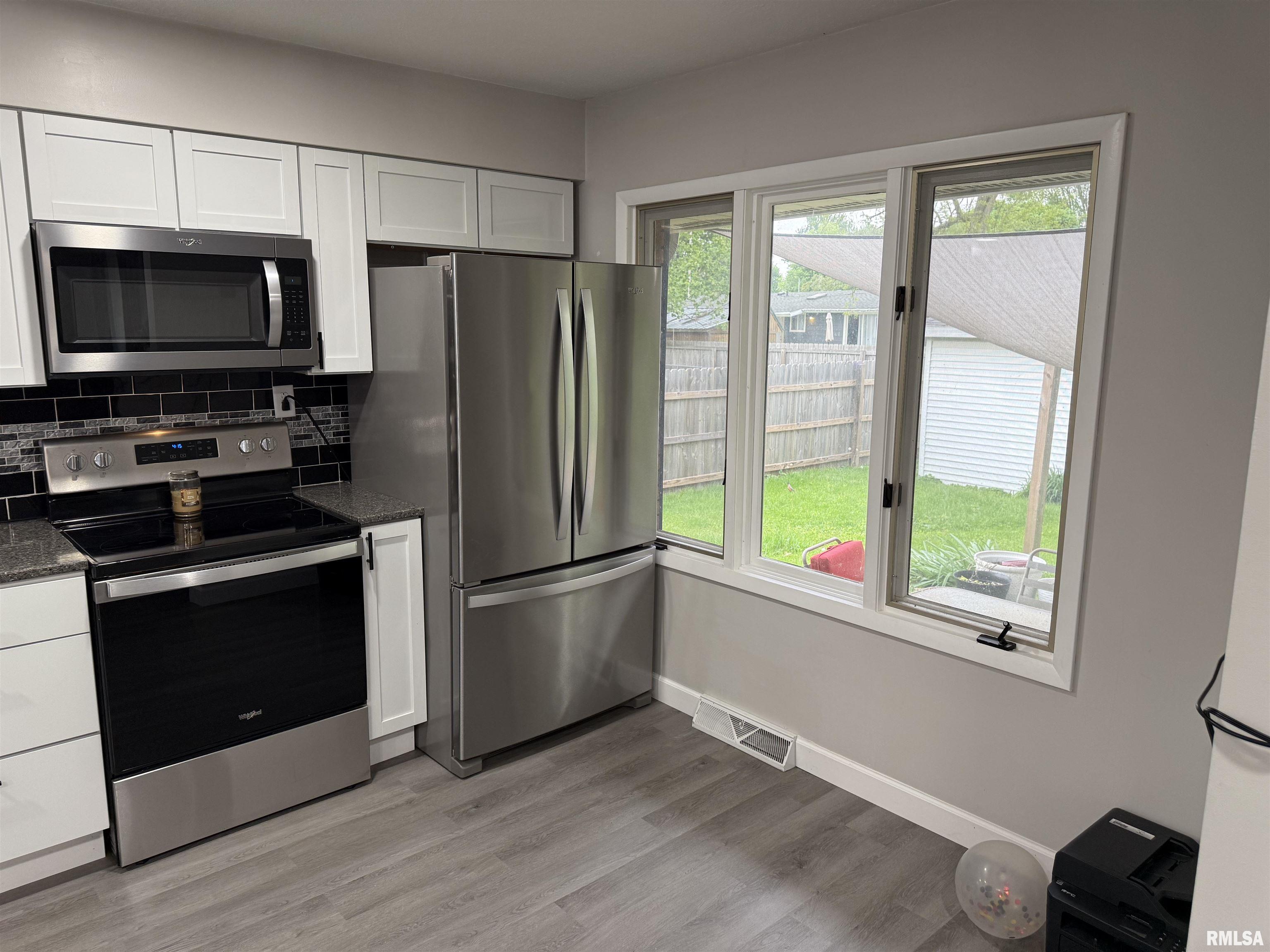 1352 N Lawrence Avenue, Taylorville, Illinois image 9