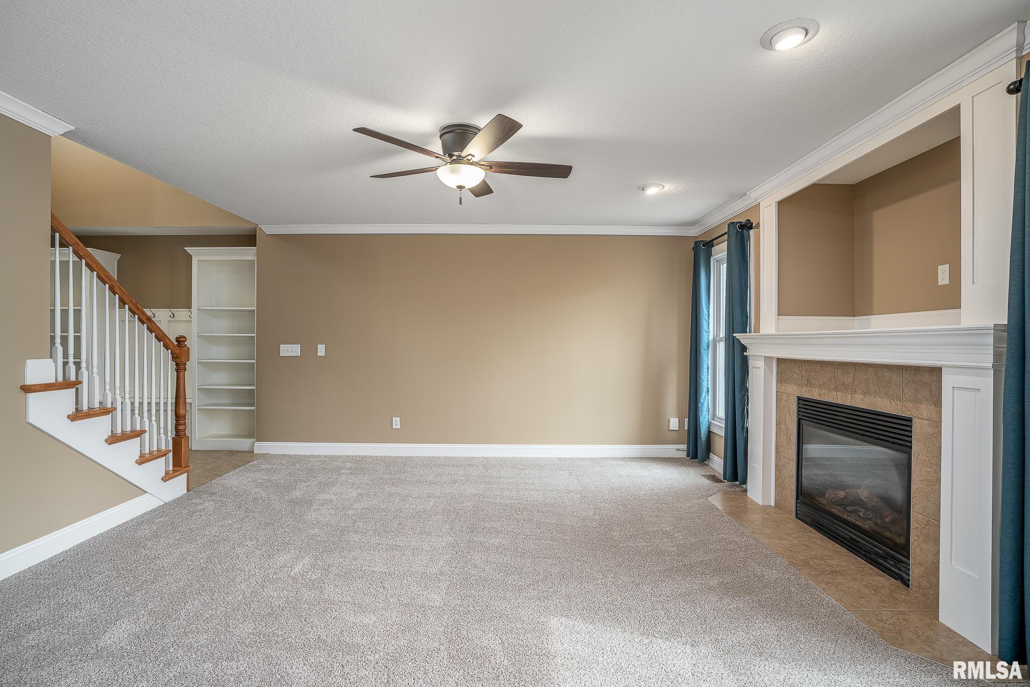 3233 Somerset Drive, Bettendorf, Iowa image 3