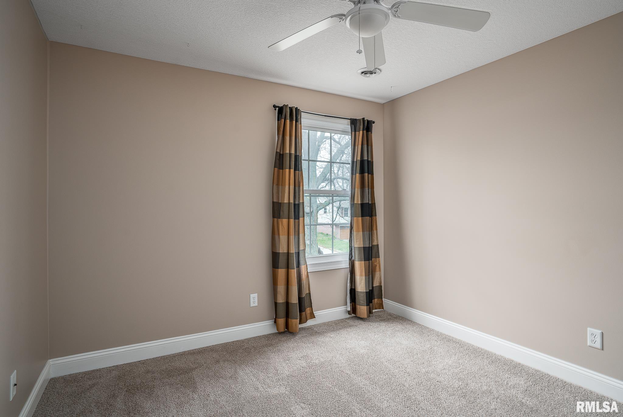 3233 Somerset Drive, Bettendorf, Iowa image 17