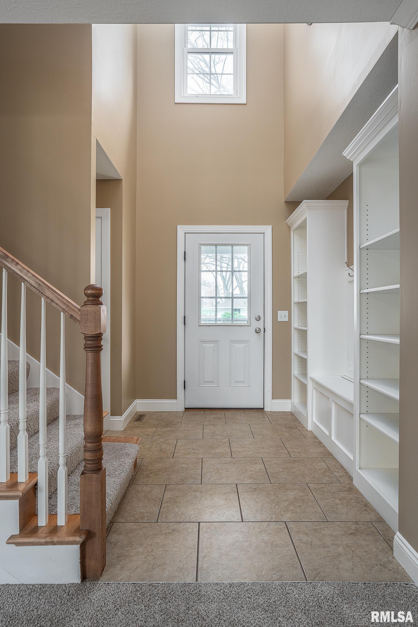 3233 Somerset Drive, Bettendorf, Iowa image 2