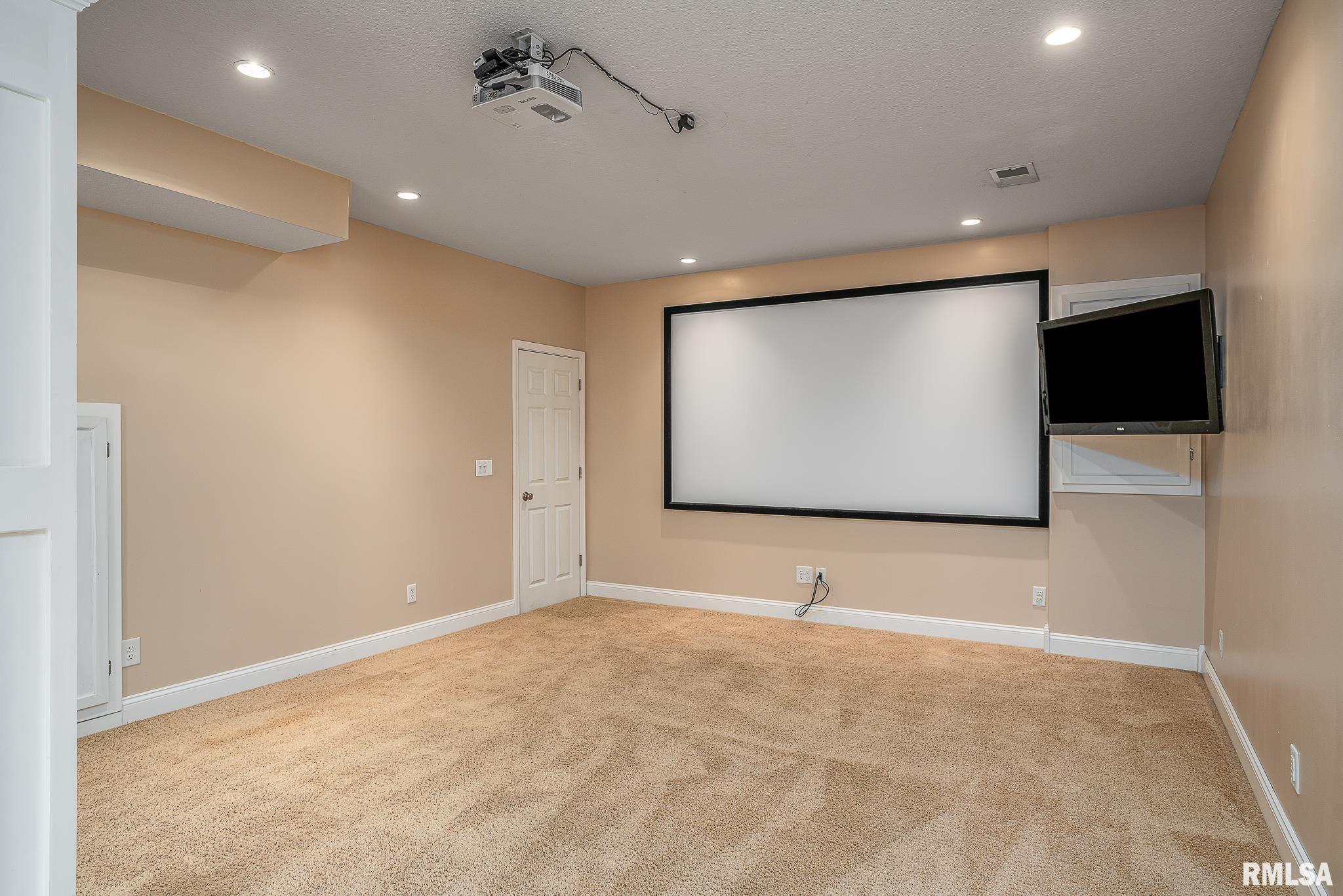 3233 Somerset Drive, Bettendorf, Iowa image 21