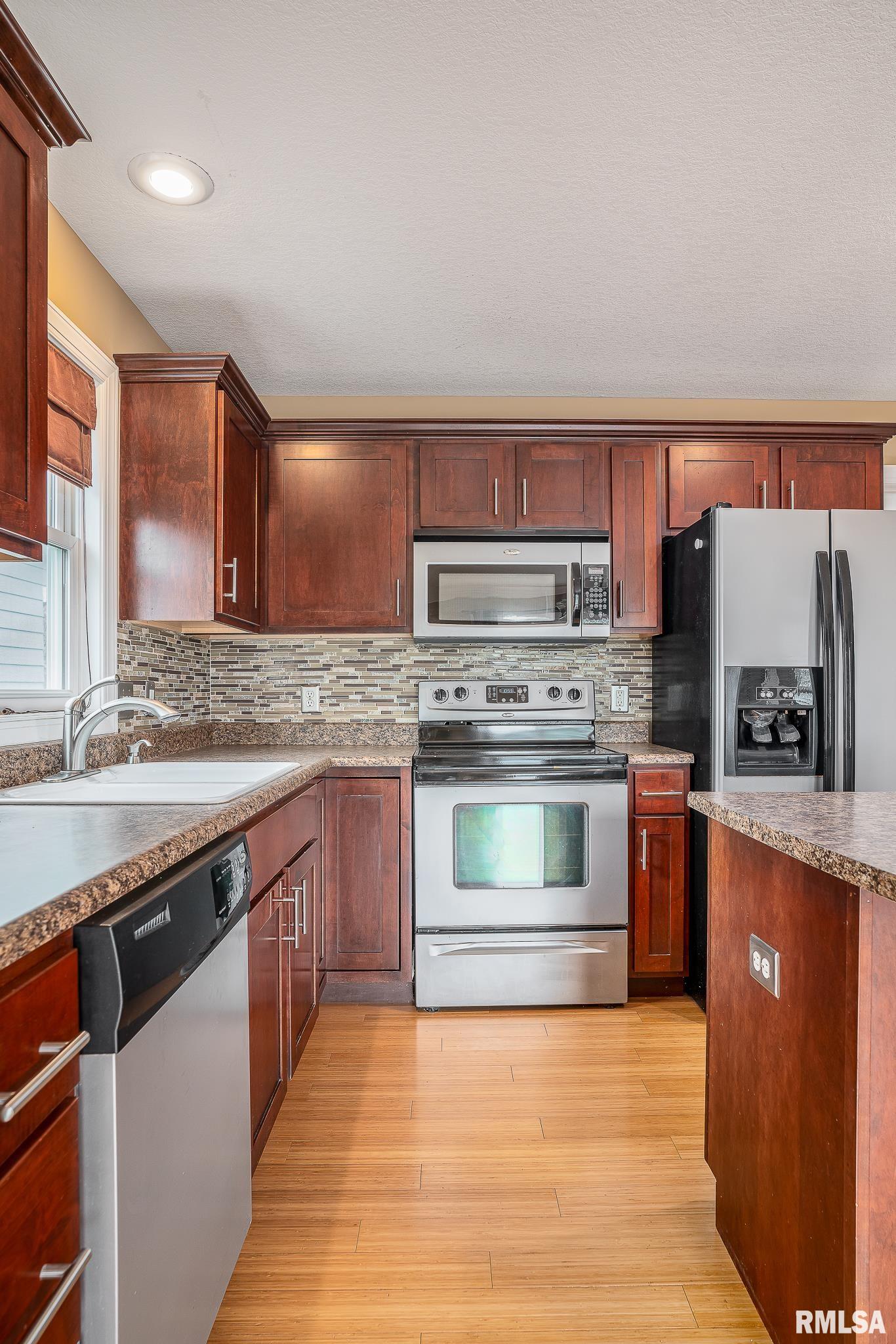 3233 Somerset Drive, Bettendorf, Iowa image 8