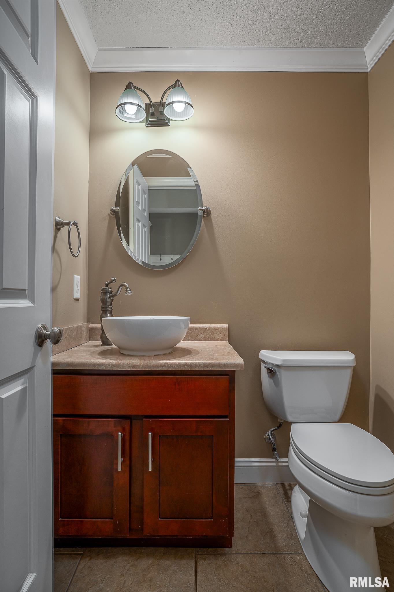 3233 Somerset Drive, Bettendorf, Iowa image 10