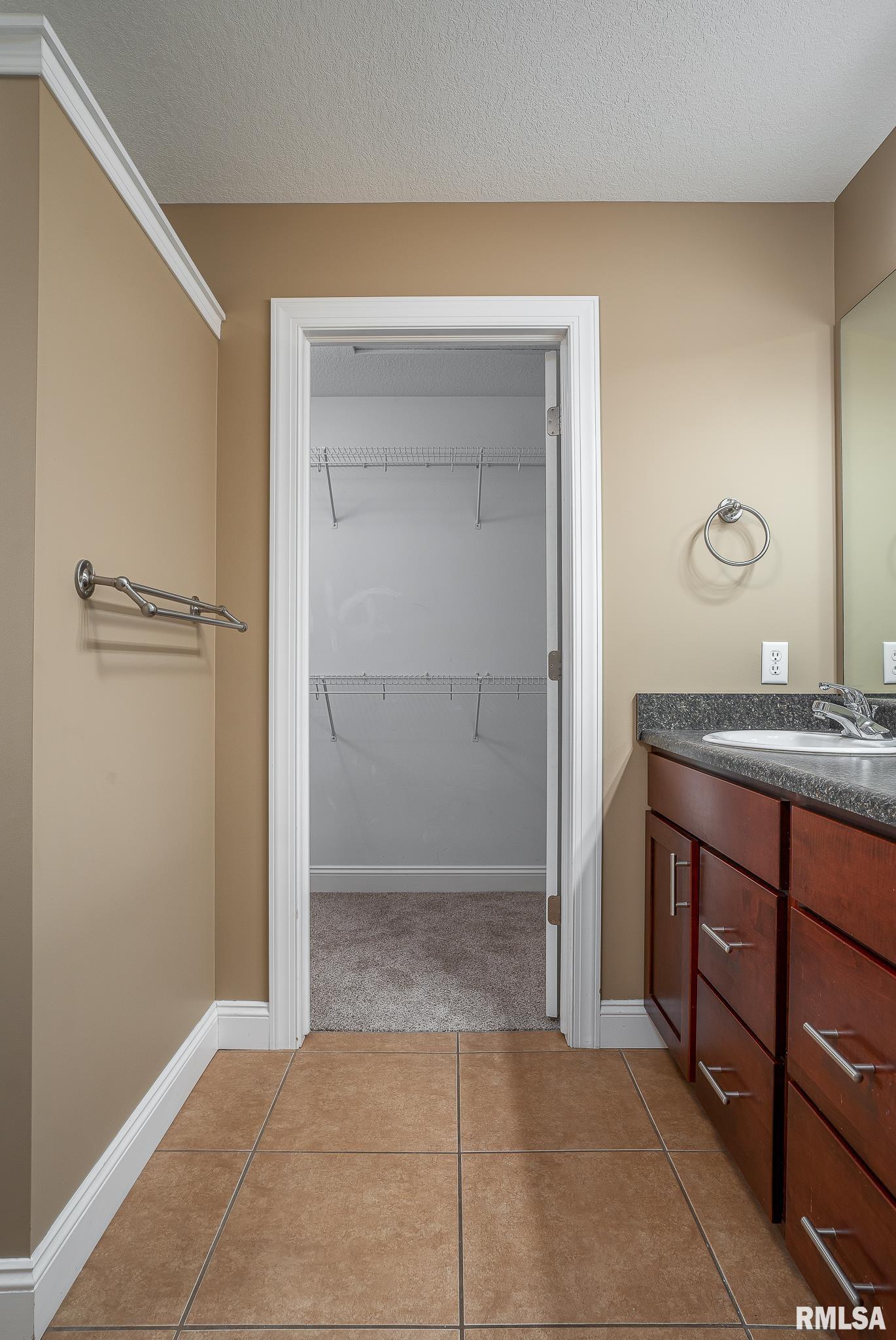 3233 Somerset Drive, Bettendorf, Iowa image 14