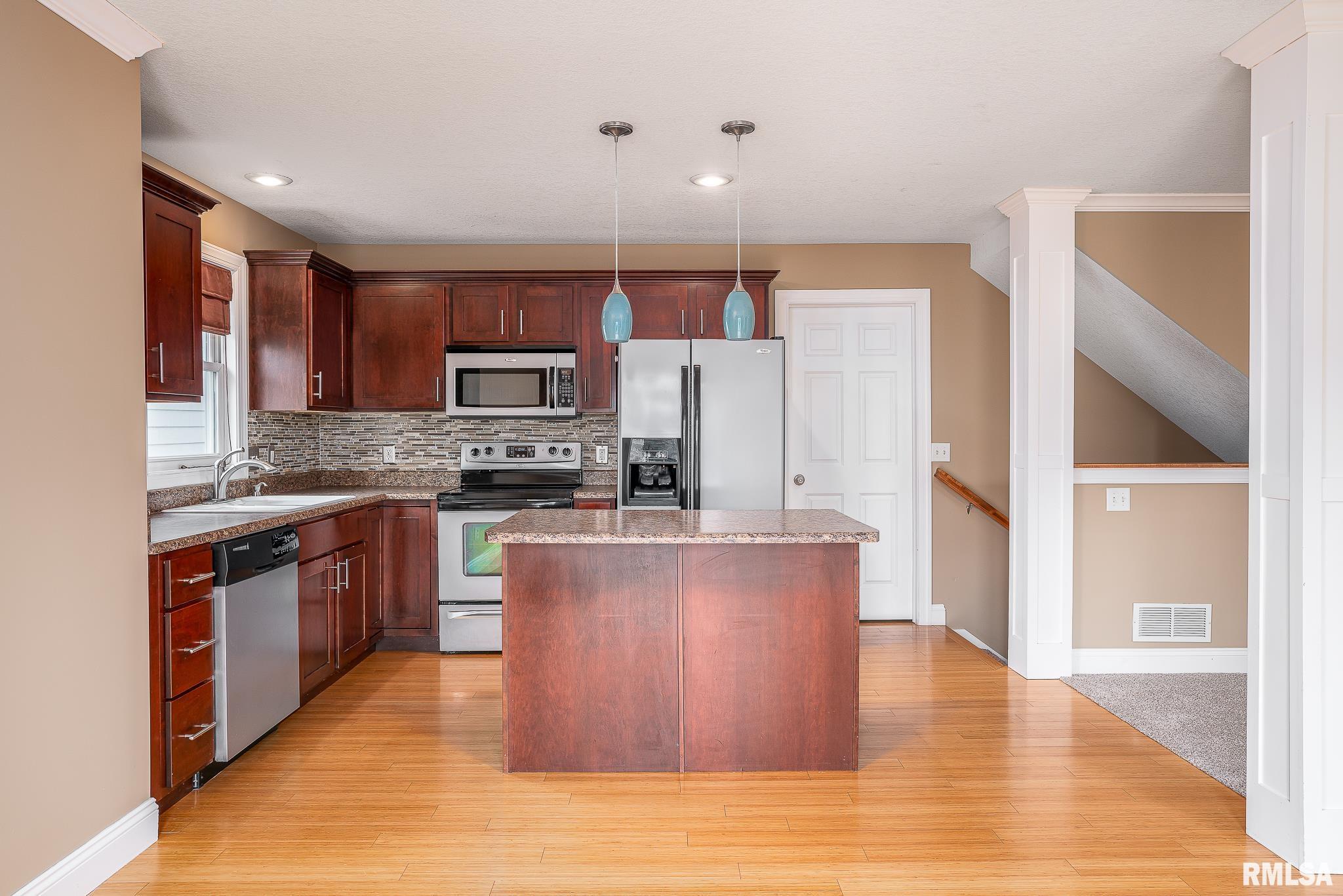 3233 Somerset Drive, Bettendorf, Iowa image 7