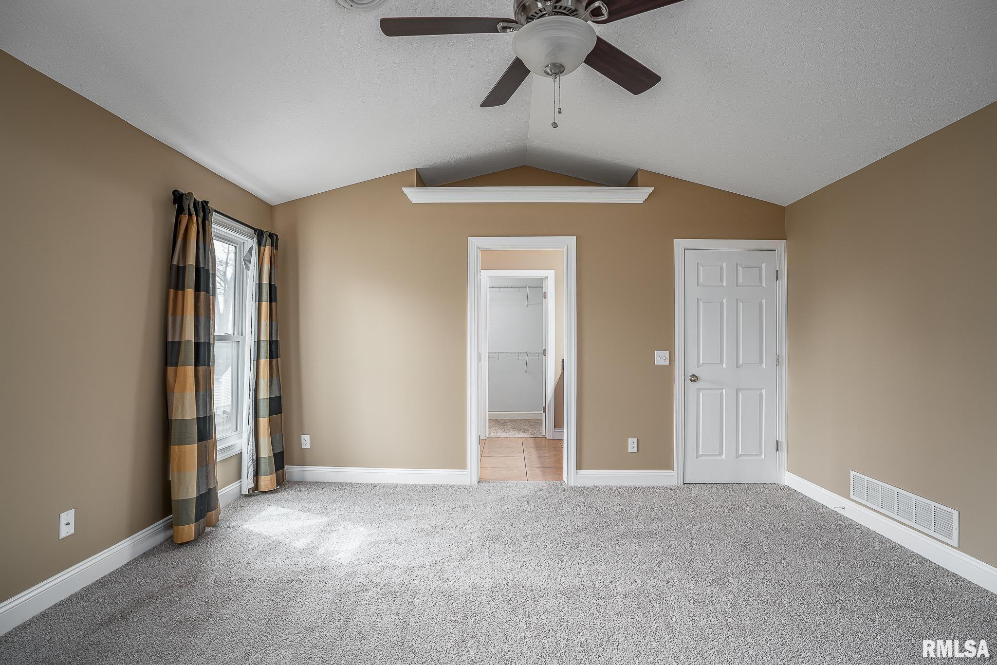 3233 Somerset Drive, Bettendorf, Iowa image 13