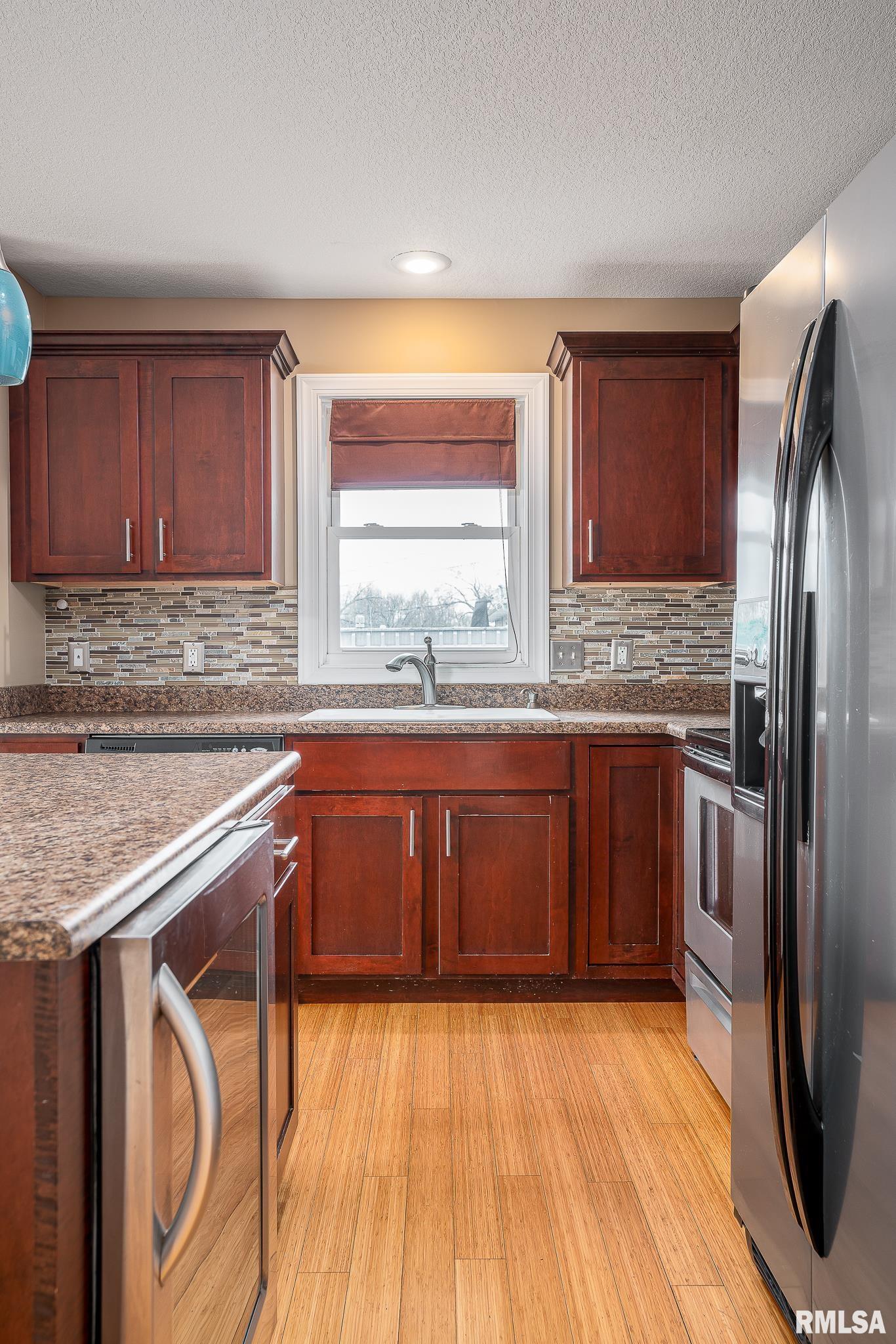 3233 Somerset Drive, Bettendorf, Iowa image 9