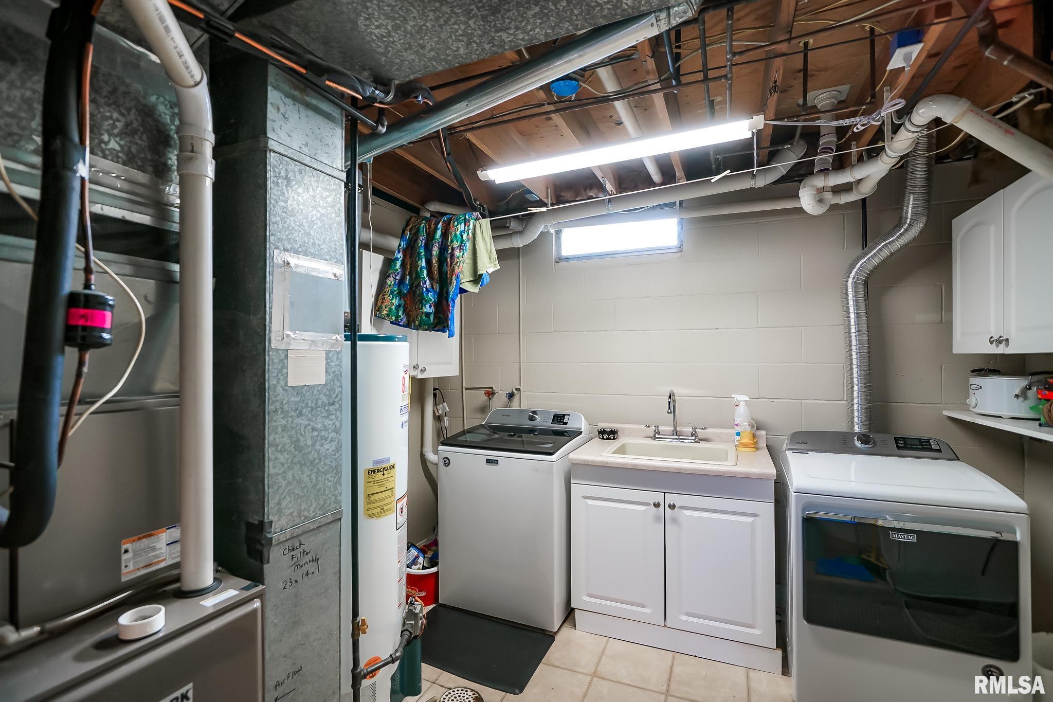 2404 Holly Drive, Pekin, Illinois image 28