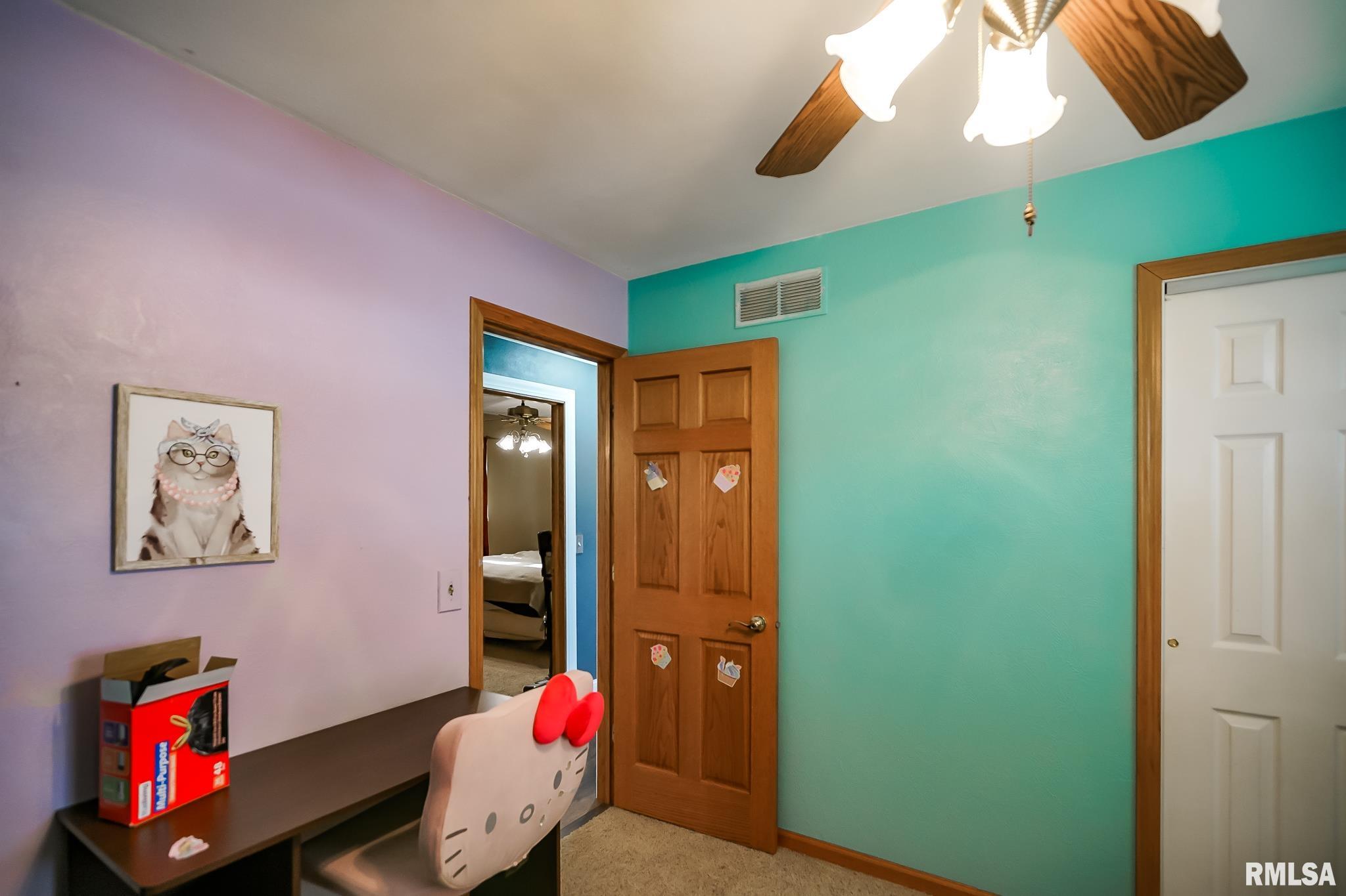2404 Holly Drive, Pekin, Illinois image 22