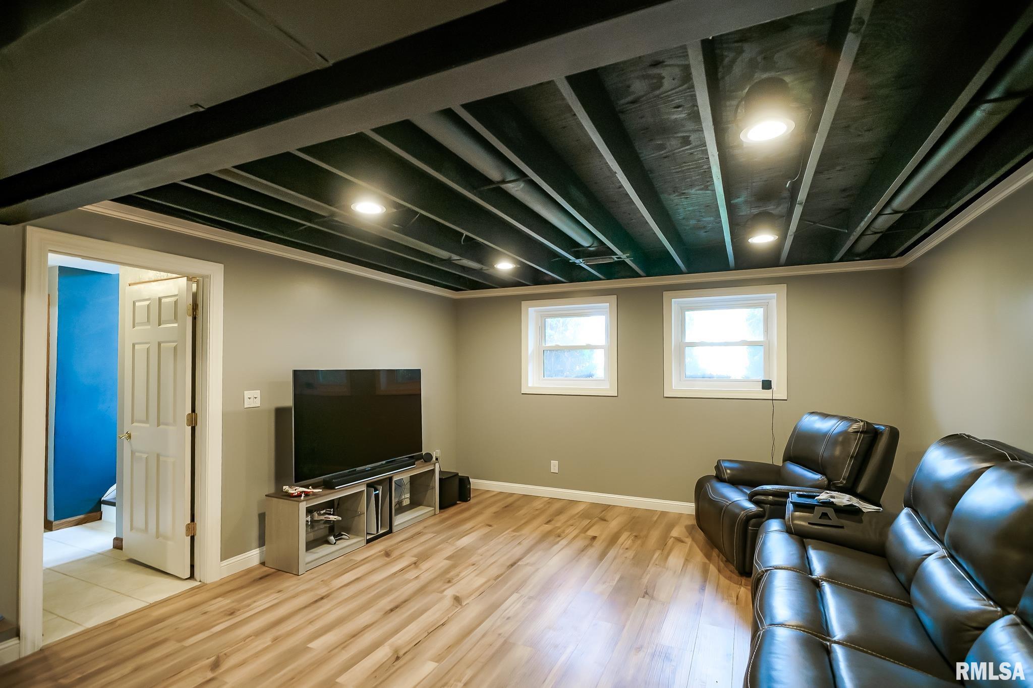 2404 Holly Drive, Pekin, Illinois image 25