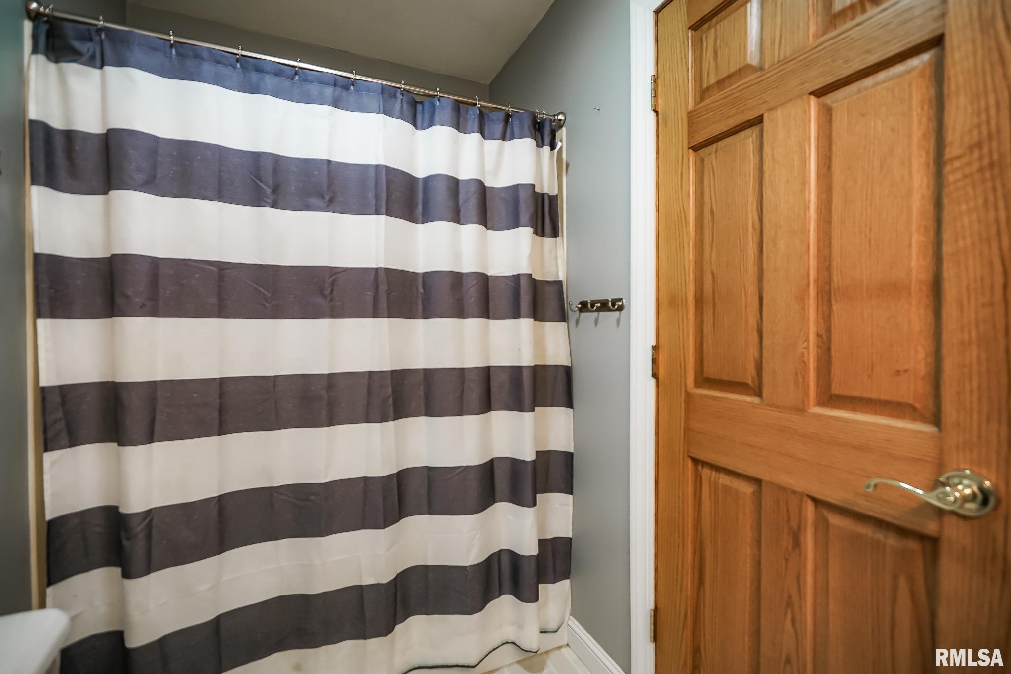 2404 Holly Drive, Pekin, Illinois image 24