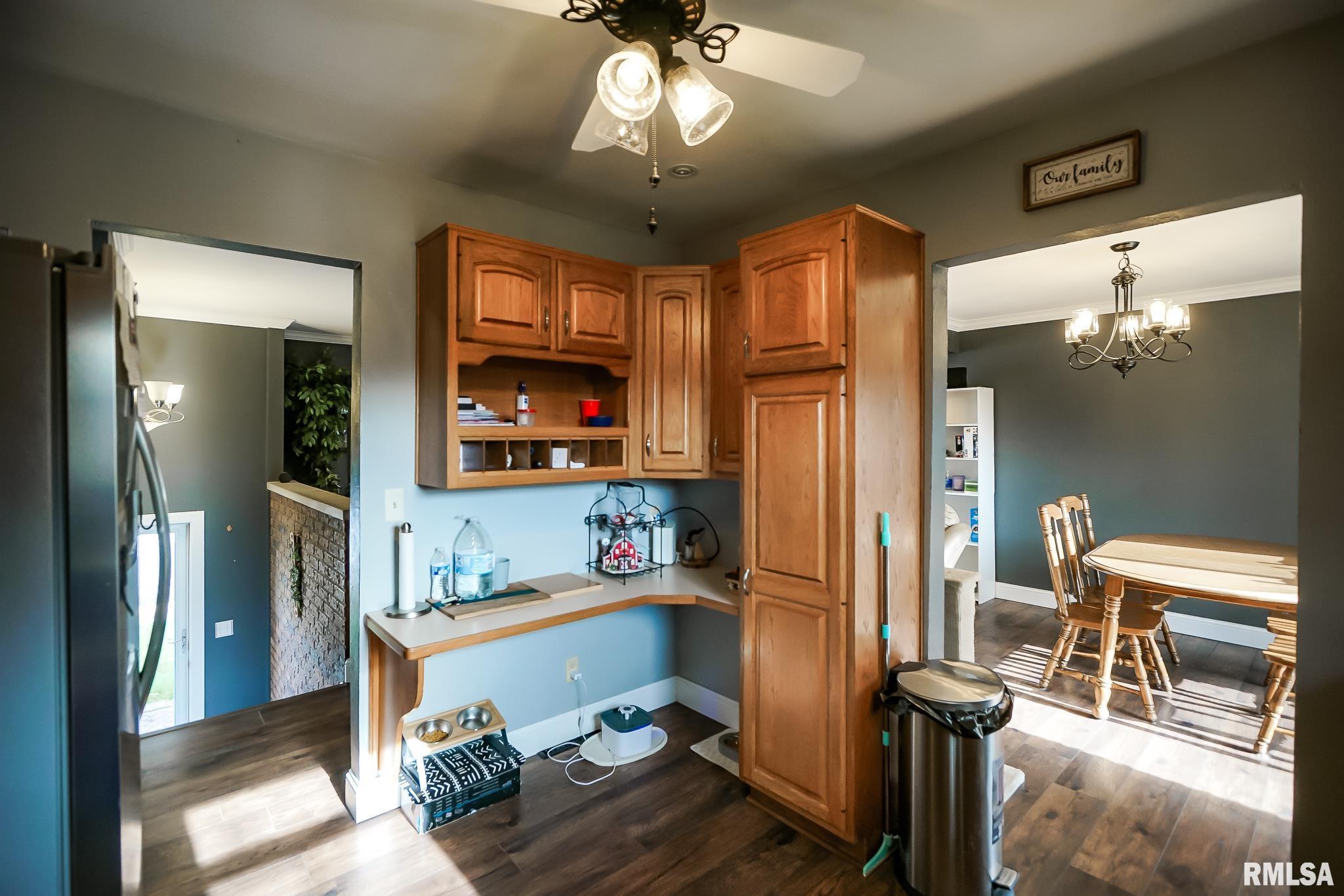 2404 Holly Drive, Pekin, Illinois image 12