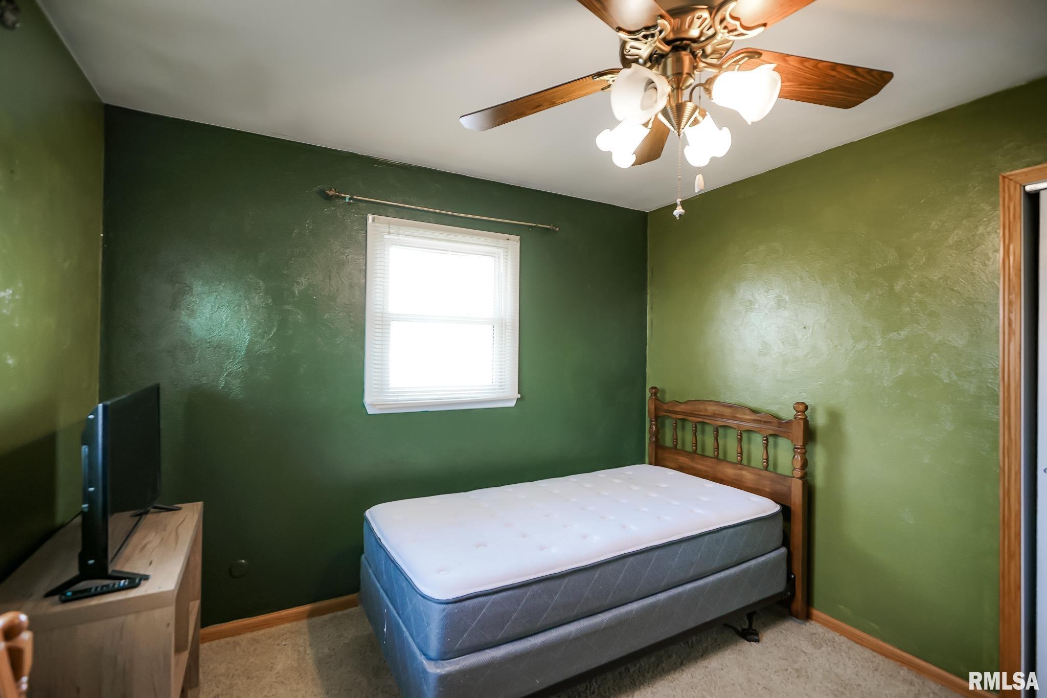 2404 Holly Drive, Pekin, Illinois image 16