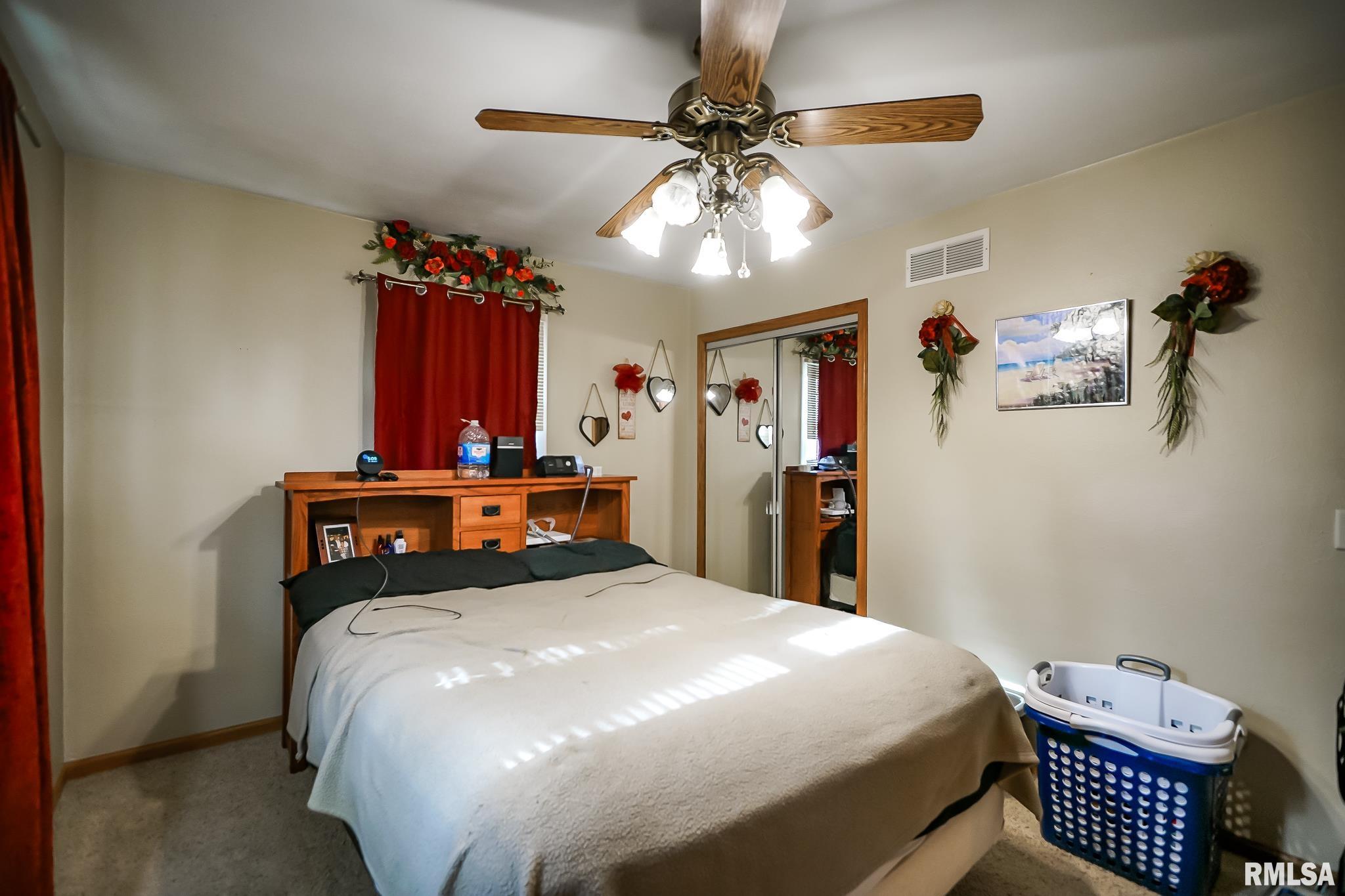 2404 Holly Drive, Pekin, Illinois image 14