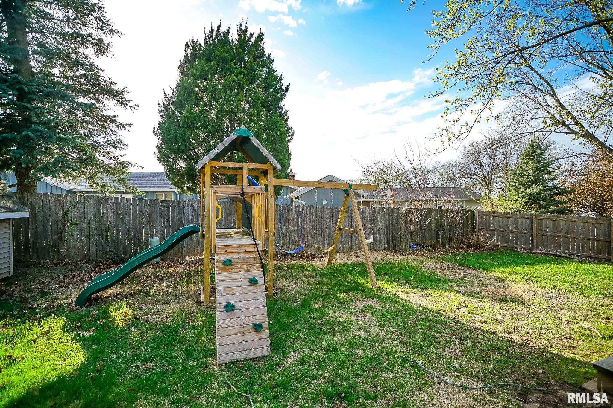 2404 Holly Drive, Pekin, Illinois image 36