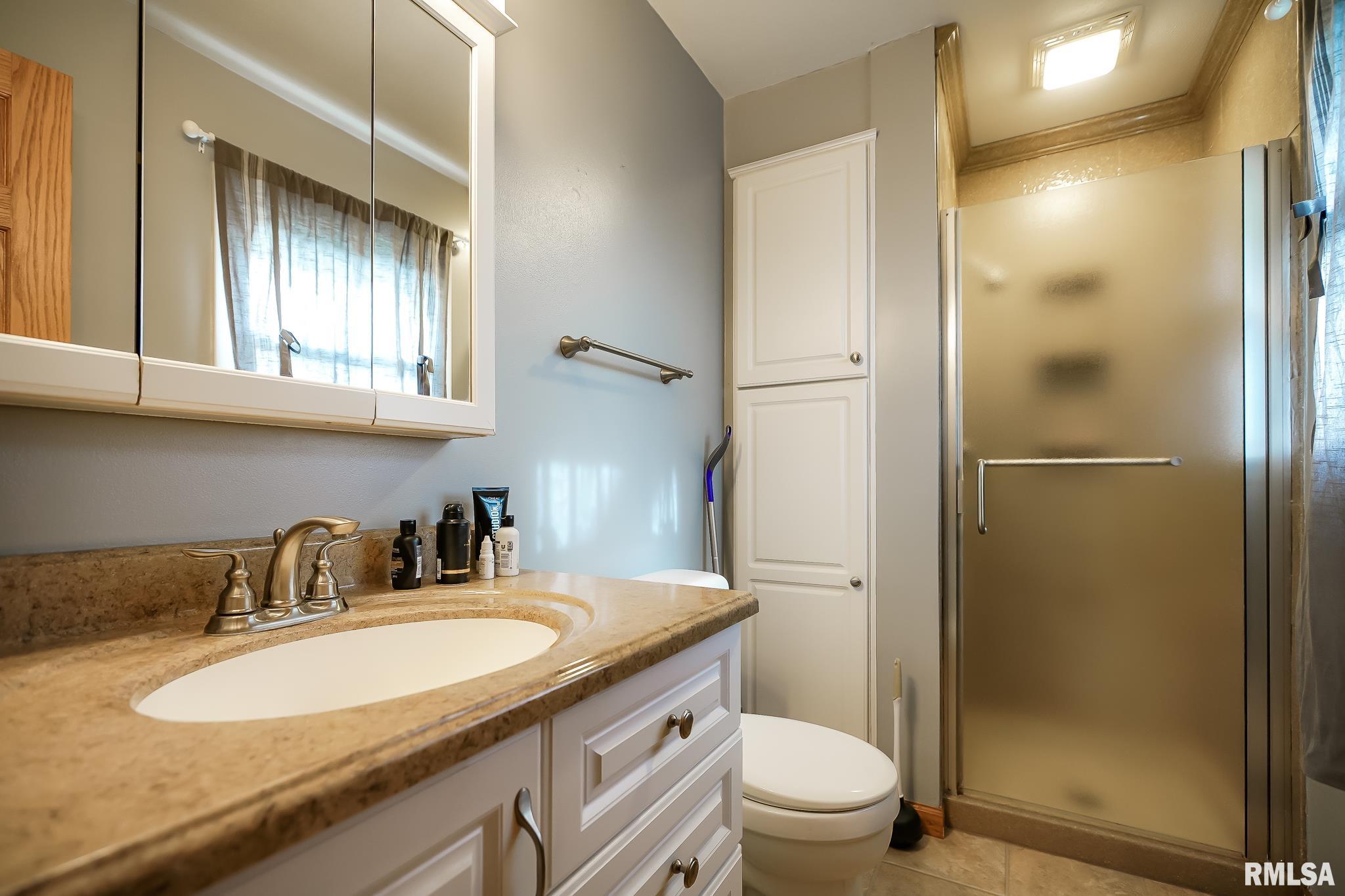 2404 Holly Drive, Pekin, Illinois image 15