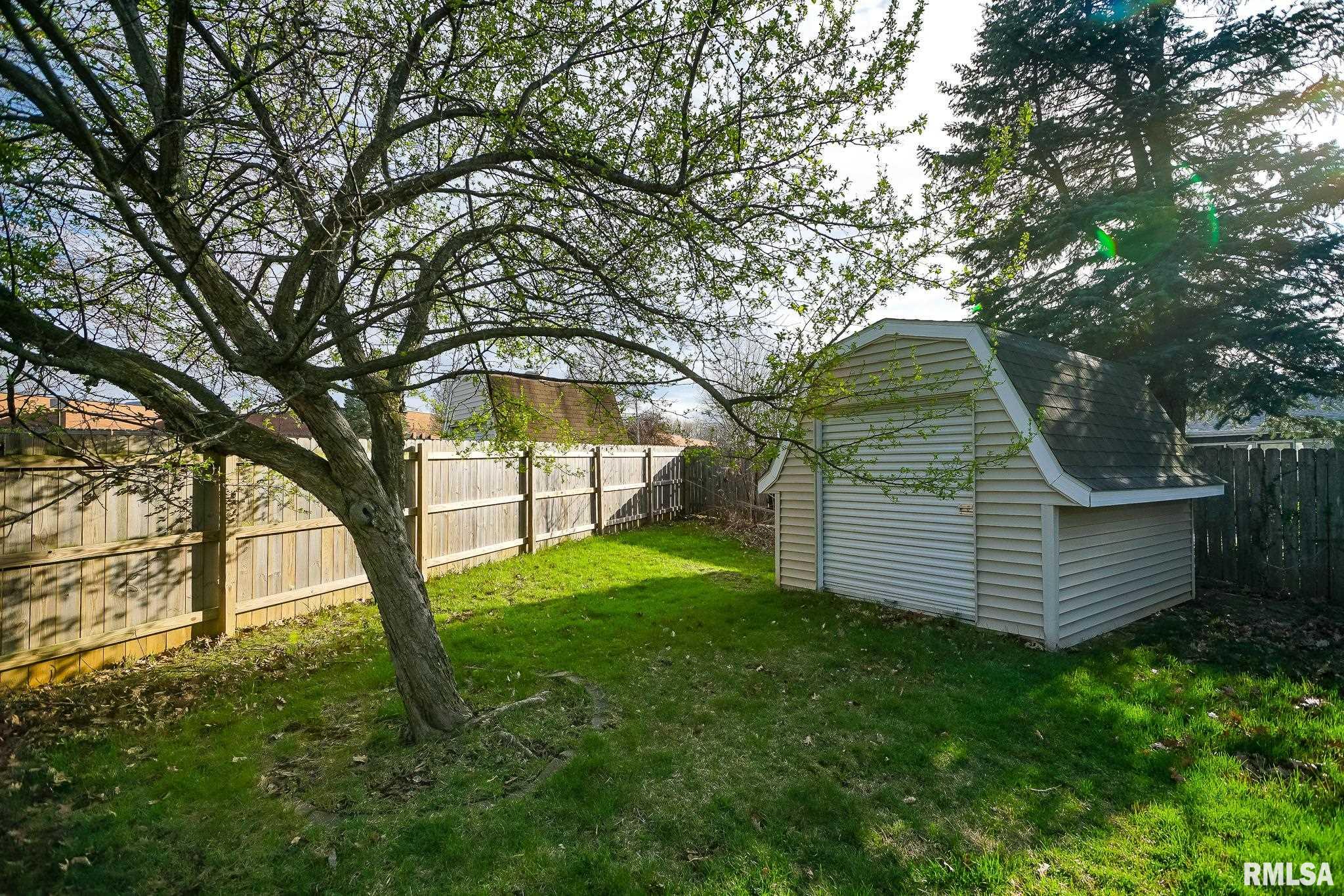 2404 Holly Drive, Pekin, Illinois image 34