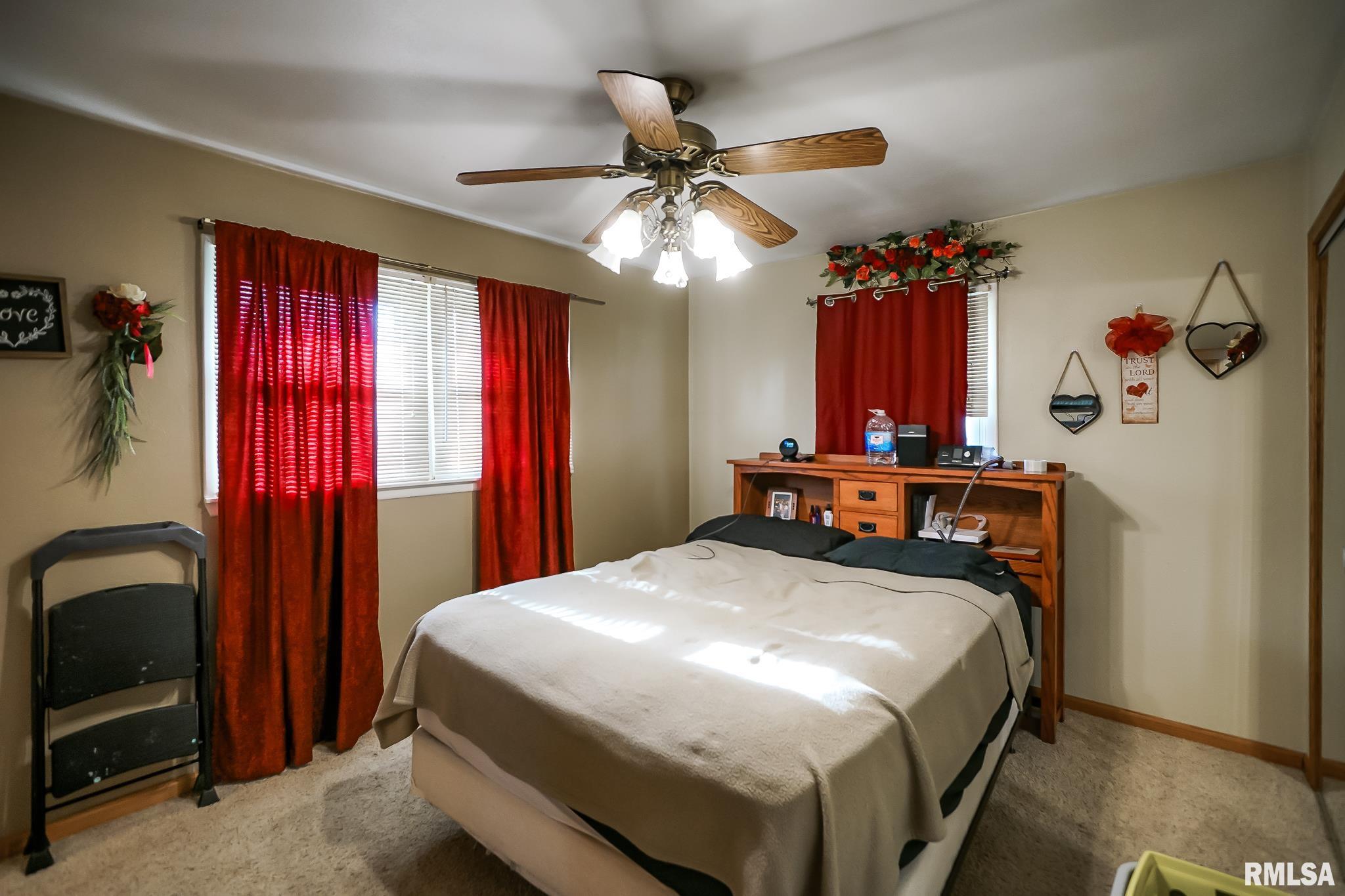 2404 Holly Drive, Pekin, Illinois image 13