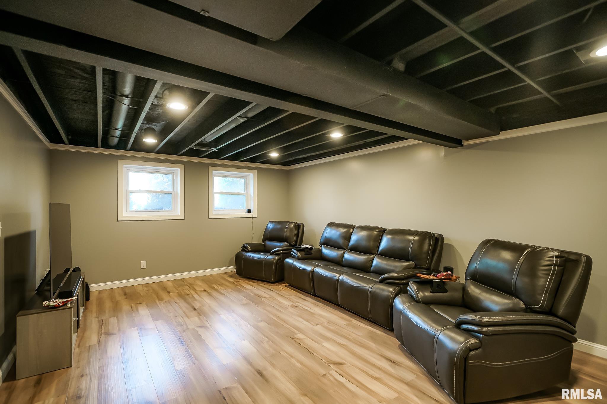 2404 Holly Drive, Pekin, Illinois image 26