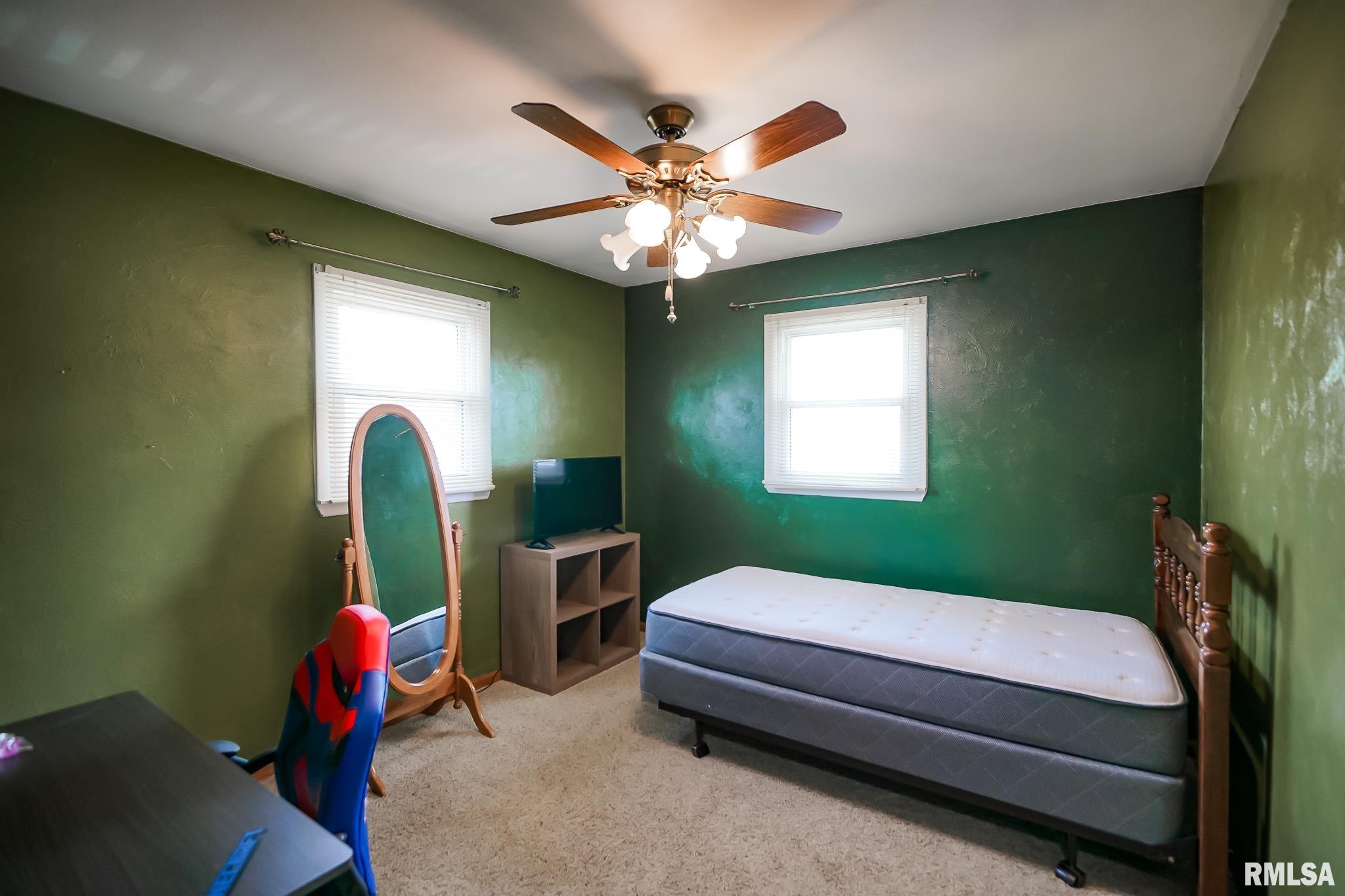 2404 Holly Drive, Pekin, Illinois image 17