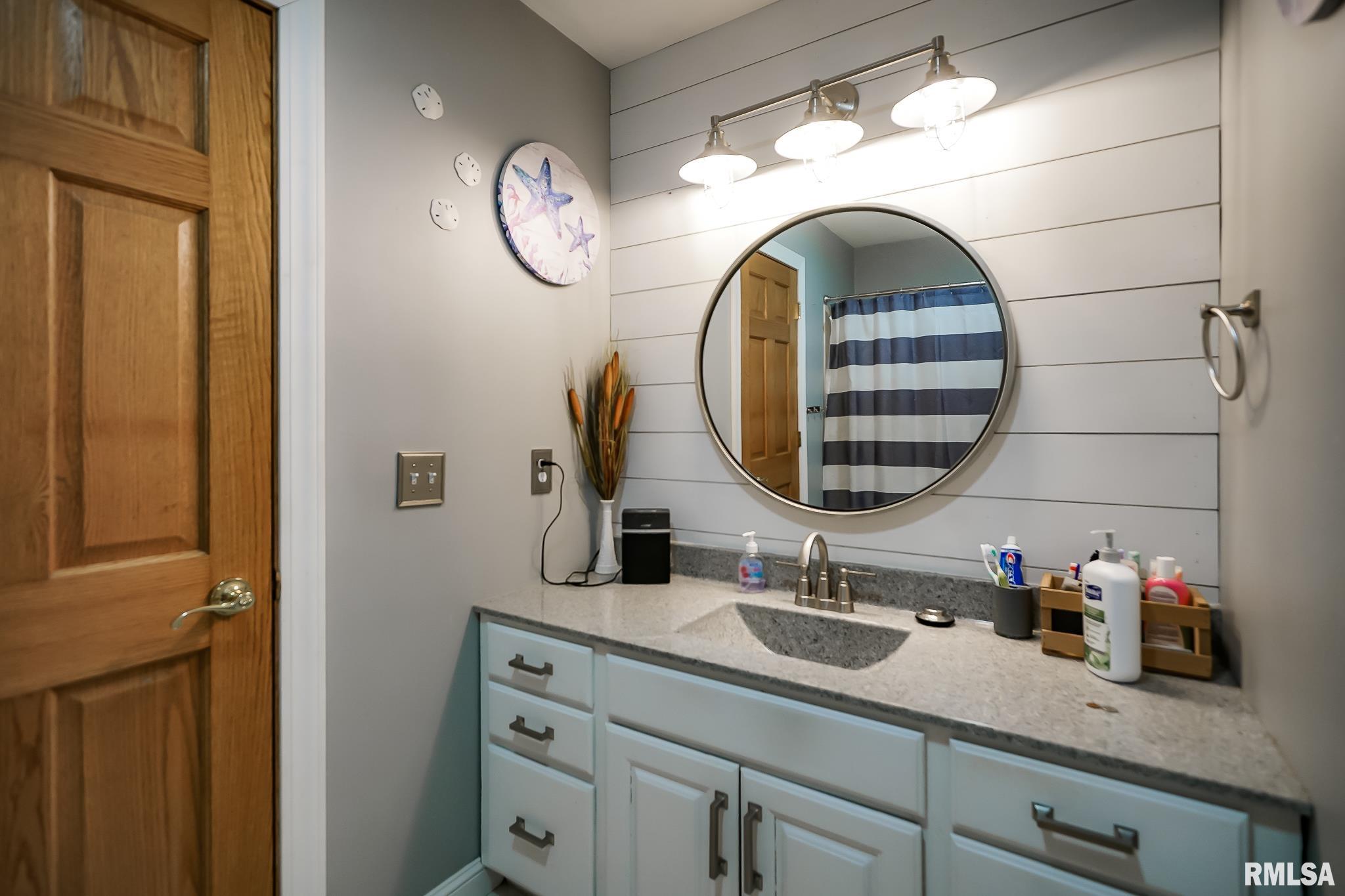 2404 Holly Drive, Pekin, Illinois image 23